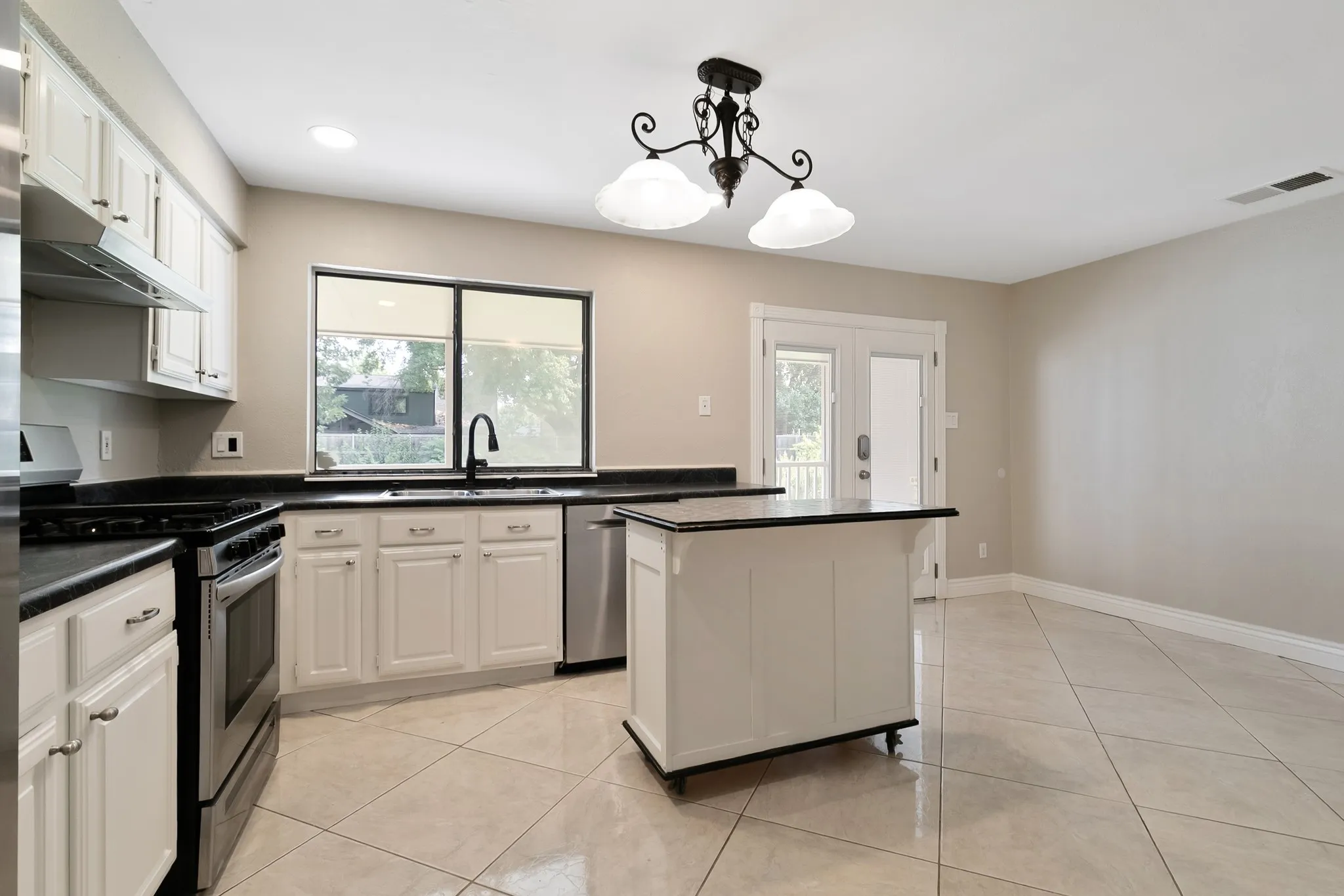 Single Family Residence For Sale in Denton County , 1912 Buckeye Drive, Flower Mound, Texas 75028, 3 Bedroom, 2 Bathroom, 2 Garage spaces, 1,661 Sqft, built in 1983, mls#21291730, Real Estate Agent in Flower Mound, Homes For Sale in Denton county, Homes For Sale in Flower Mound, Realtor in Flower Mound Texas, Real Estate Brokerage Independent Realty Texas, Luminita Cordes Realtor