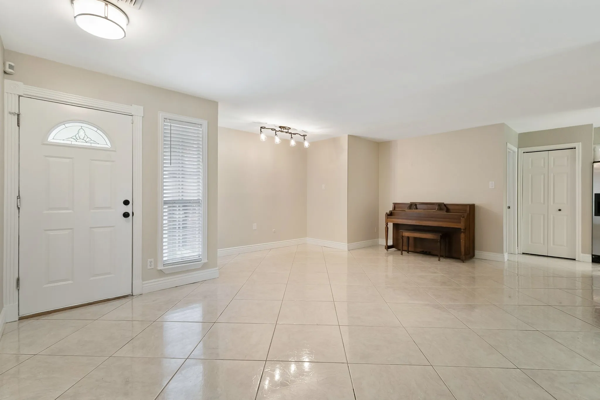 Single Family Residence For Sale in Denton County , 1912 Buckeye Drive, Flower Mound, Texas 75028, 3 Bedroom, 2 Bathroom, 2 Garage spaces, 1,661 Sqft, built in 1983, mls#21291730, Real Estate Agent in Flower Mound, Homes For Sale in Denton county, Homes For Sale in Flower Mound, Realtor in Flower Mound Texas, Real Estate Brokerage Independent Realty Texas, Luminita Cordes Realtor