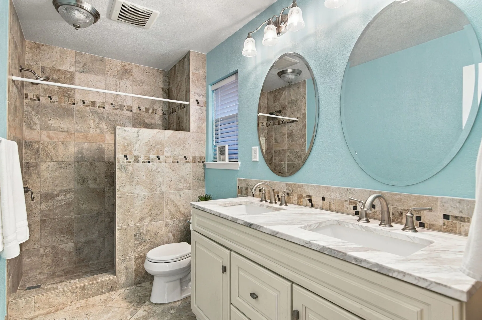 Single Family Residence For Sale in Tarrant County , 3104 Sugar Street, Bedford, Texas 76021, 3 Bedroom, 2 Bathroom, 2 Garage spaces, 1,920 Sqft, built in 1979, mls#21352576, Real Estate Agent in Bedford, Homes For Sale in Tarrant county, Homes For Sale in Bedford, Realtor in Bedford Texas, Real Estate Brokerage Independent Realty Texas, Luminita Cordes Realtor