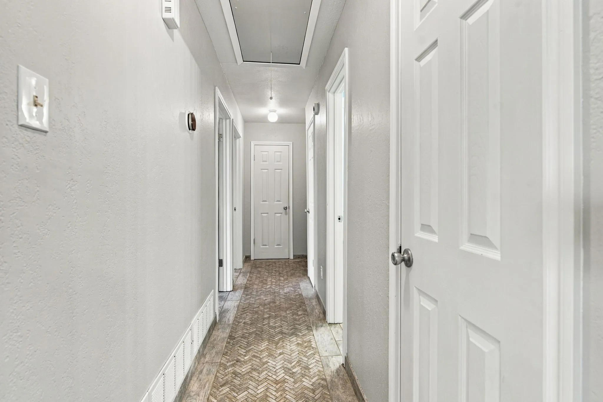 Single Family Residence For Sale in Tarrant County , 3104 Sugar Street, Bedford, Texas 76021, 3 Bedroom, 2 Bathroom, 2 Garage spaces, 1,920 Sqft, built in 1979, mls#21352576, Real Estate Agent in Bedford, Homes For Sale in Tarrant county, Homes For Sale in Bedford, Realtor in Bedford Texas, Real Estate Brokerage Independent Realty Texas, Luminita Cordes Realtor