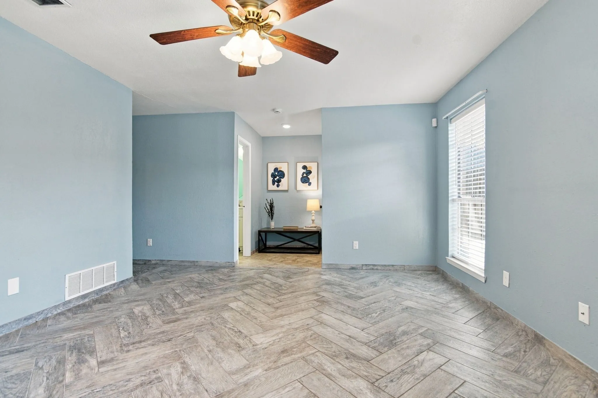 Single Family Residence For Sale in Tarrant County , 3104 Sugar Street, Bedford, Texas 76021, 3 Bedroom, 2 Bathroom, 2 Garage spaces, 1,920 Sqft, built in 1979, mls#21352576, Real Estate Agent in Bedford, Homes For Sale in Tarrant county, Homes For Sale in Bedford, Realtor in Bedford Texas, Real Estate Brokerage Independent Realty Texas, Luminita Cordes Realtor