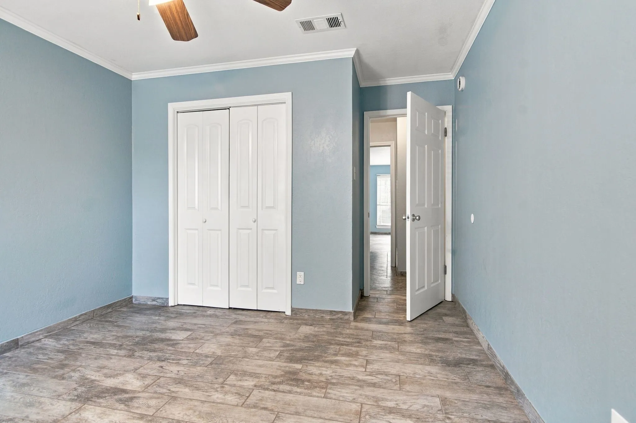 Single Family Residence For Sale in Tarrant County , 3104 Sugar Street, Bedford, Texas 76021, 3 Bedroom, 2 Bathroom, 2 Garage spaces, 1,920 Sqft, built in 1979, mls#21352576, Real Estate Agent in Bedford, Homes For Sale in Tarrant county, Homes For Sale in Bedford, Realtor in Bedford Texas, Real Estate Brokerage Independent Realty Texas, Luminita Cordes Realtor
