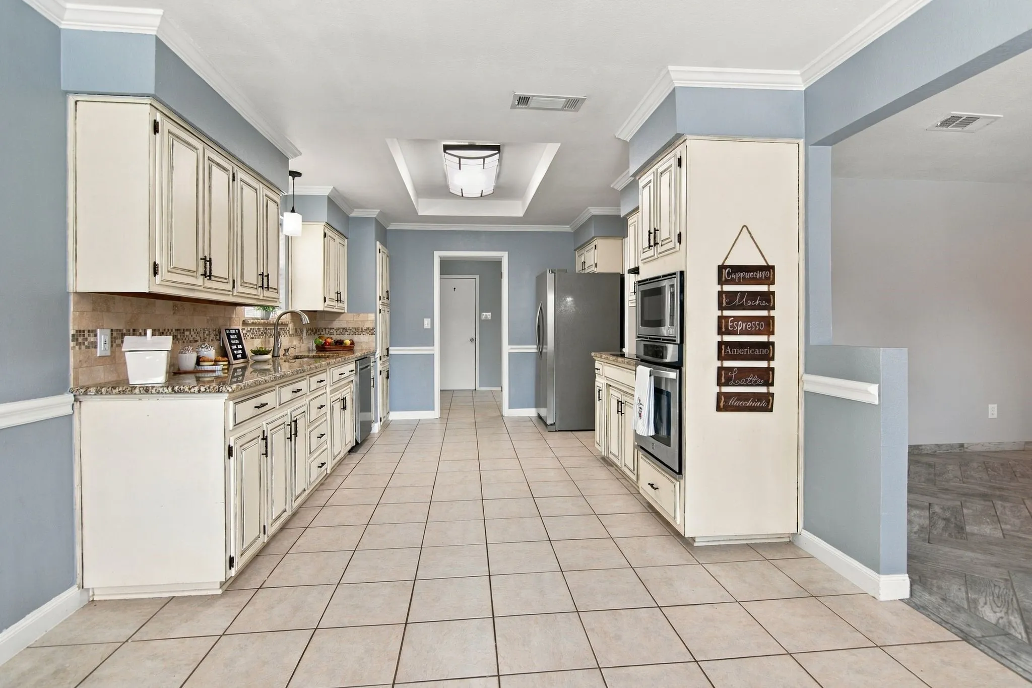 Single Family Residence For Sale in Tarrant County , 3104 Sugar Street, Bedford, Texas 76021, 3 Bedroom, 2 Bathroom, 2 Garage spaces, 1,920 Sqft, built in 1979, mls#21352576, Real Estate Agent in Bedford, Homes For Sale in Tarrant county, Homes For Sale in Bedford, Realtor in Bedford Texas, Real Estate Brokerage Independent Realty Texas, Luminita Cordes Realtor
