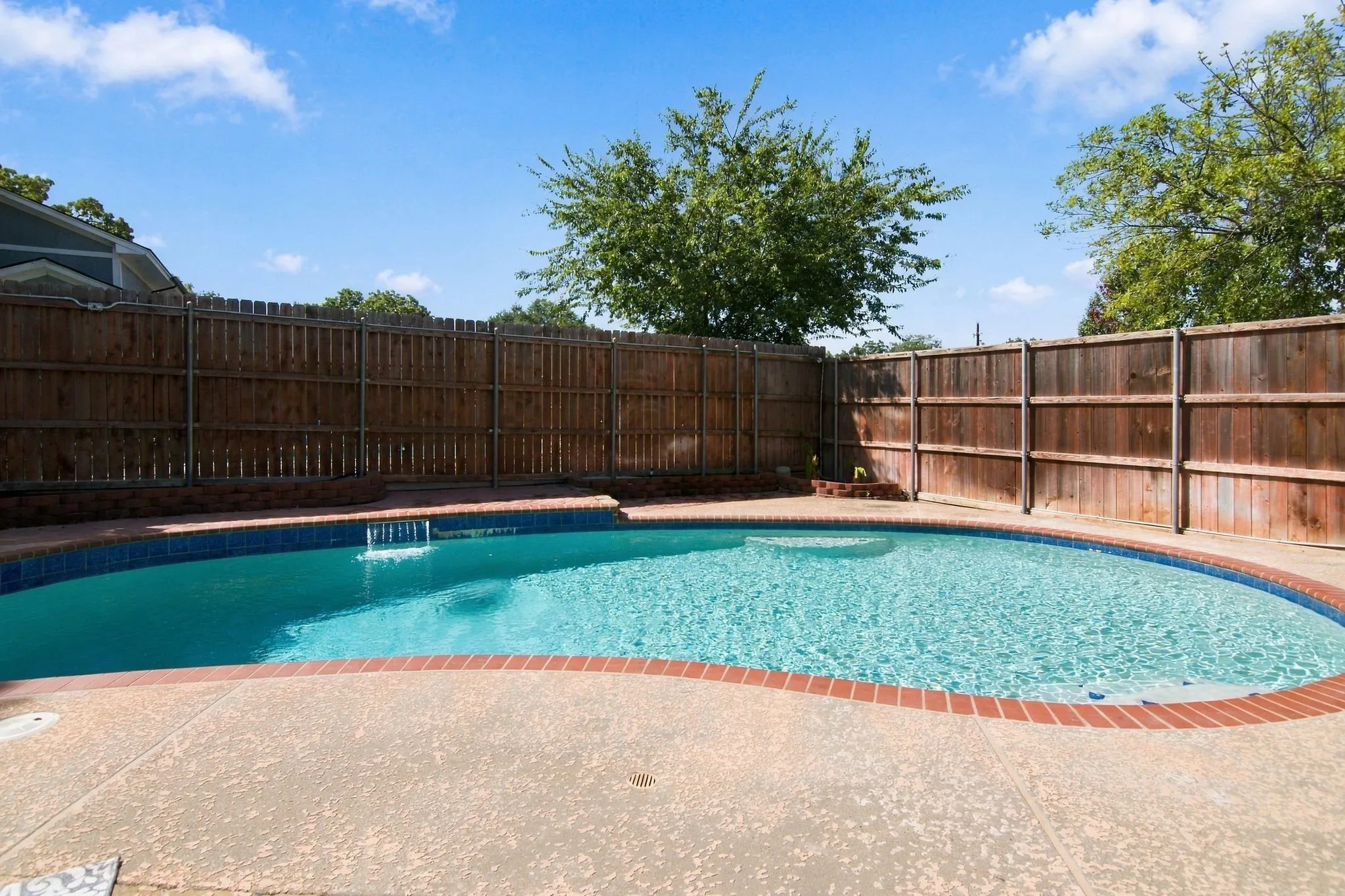 Single Family Residence For Sale in Tarrant County , 3104 Sugar Street, Bedford, Texas 76021, 3 Bedroom, 2 Bathroom, 2 Garage spaces, 1,920 Sqft, built in 1979, mls#21352576, Real Estate Agent in Bedford, Homes For Sale in Tarrant county, Homes For Sale in Bedford, Realtor in Bedford Texas, Real Estate Brokerage Independent Realty Texas, Luminita Cordes Realtor