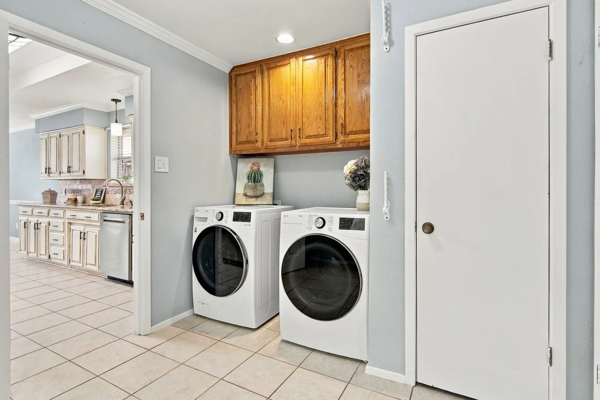 Single Family Residence For Sale in Tarrant County , 3104 Sugar Street, Bedford, Texas 76021, 3 Bedroom, 2 Bathroom, 2 Garage spaces, 1,920 Sqft, built in 1979, mls#21352576, Real Estate Agent in Bedford, Homes For Sale in Tarrant county, Homes For Sale in Bedford, Realtor in Bedford Texas, Real Estate Brokerage Independent Realty Texas, Luminita Cordes Realtor