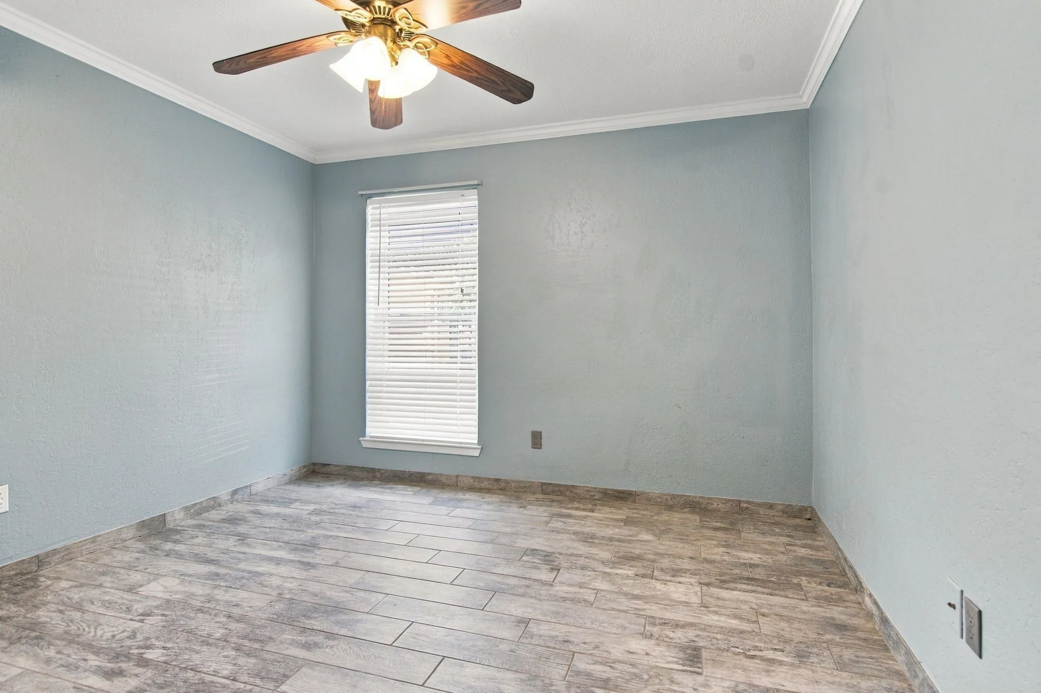 Single Family Residence For Sale in Tarrant County , 3104 Sugar Street, Bedford, Texas 76021, 3 Bedroom, 2 Bathroom, 2 Garage spaces, 1,920 Sqft, built in 1979, mls#21352576, Real Estate Agent in Bedford, Homes For Sale in Tarrant county, Homes For Sale in Bedford, Realtor in Bedford Texas, Real Estate Brokerage Independent Realty Texas, Luminita Cordes Realtor