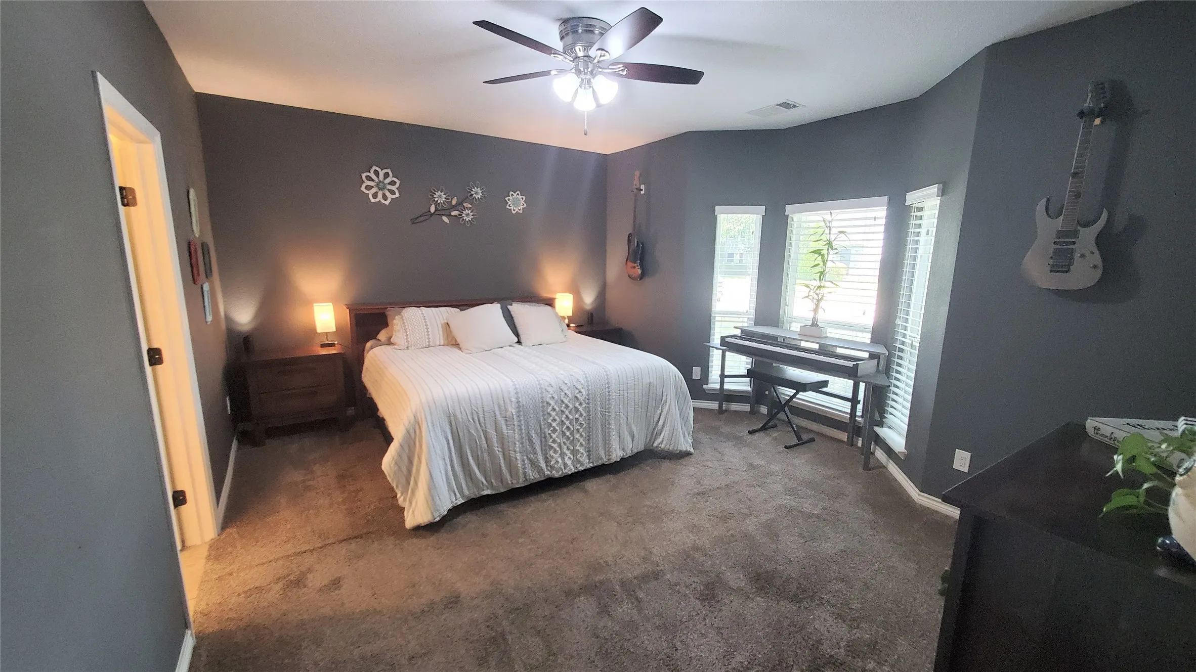 Single Family Residence For Sale in Collin County , 912 Blackstone Drive, Allen, Texas 75002, 5 Bedroom, 4 Bathroom, 2 Garage spaces, 3,100 Sqft, built in 1991, mls#21352578, Real Estate Agent in Allen, Homes For Sale in Collin county, Homes For Sale in Allen, Realtor in Allen Texas, Real Estate Brokerage Independent Realty Texas, Luminita Cordes Realtor