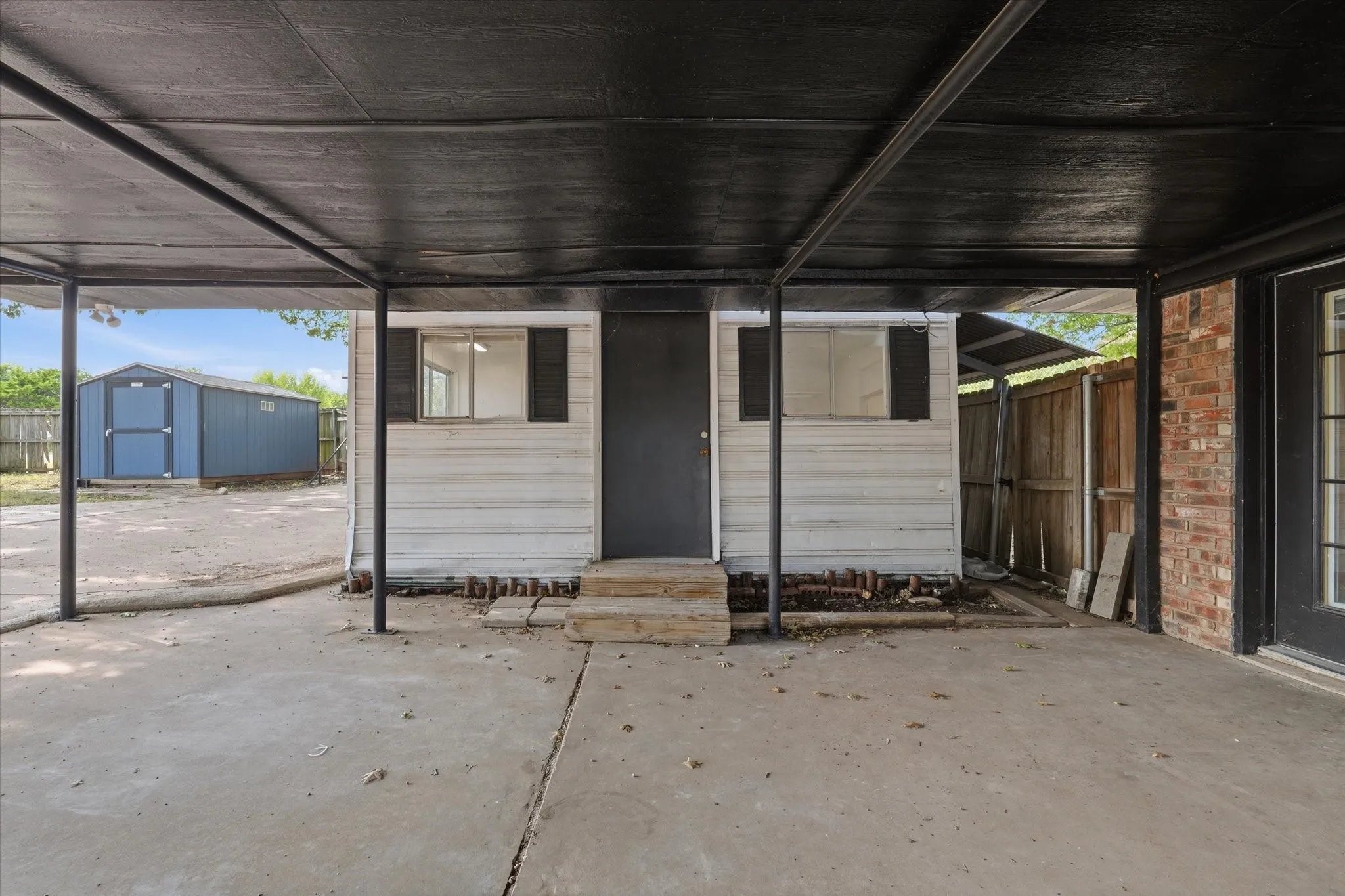 Single Family Residence For Sale in Mc Lennan County , 140 Towne West Drive, Lorena, Texas 76655, 3 Bedroom, 2 Bathroom, 2 Garage spaces, 2,197 Sqft, built in 1976, mls#21351891, Real Estate Agent in Lorena, Homes For Sale in Mc Lennan county, Homes For Sale in Lorena, Realtor in Lorena Texas, Real Estate Brokerage Independent Realty Texas, Luminita Cordes Realtor