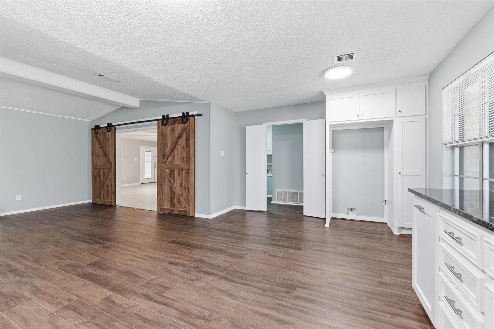 Single Family Residence For Sale in Mc Lennan County , 140 Towne West Drive, Lorena, Texas 76655, 3 Bedroom, 2 Bathroom, 2 Garage spaces, 2,197 Sqft, built in 1976, mls#21351891, Real Estate Agent in Lorena, Homes For Sale in Mc Lennan county, Homes For Sale in Lorena, Realtor in Lorena Texas, Real Estate Brokerage Independent Realty Texas, Luminita Cordes Realtor