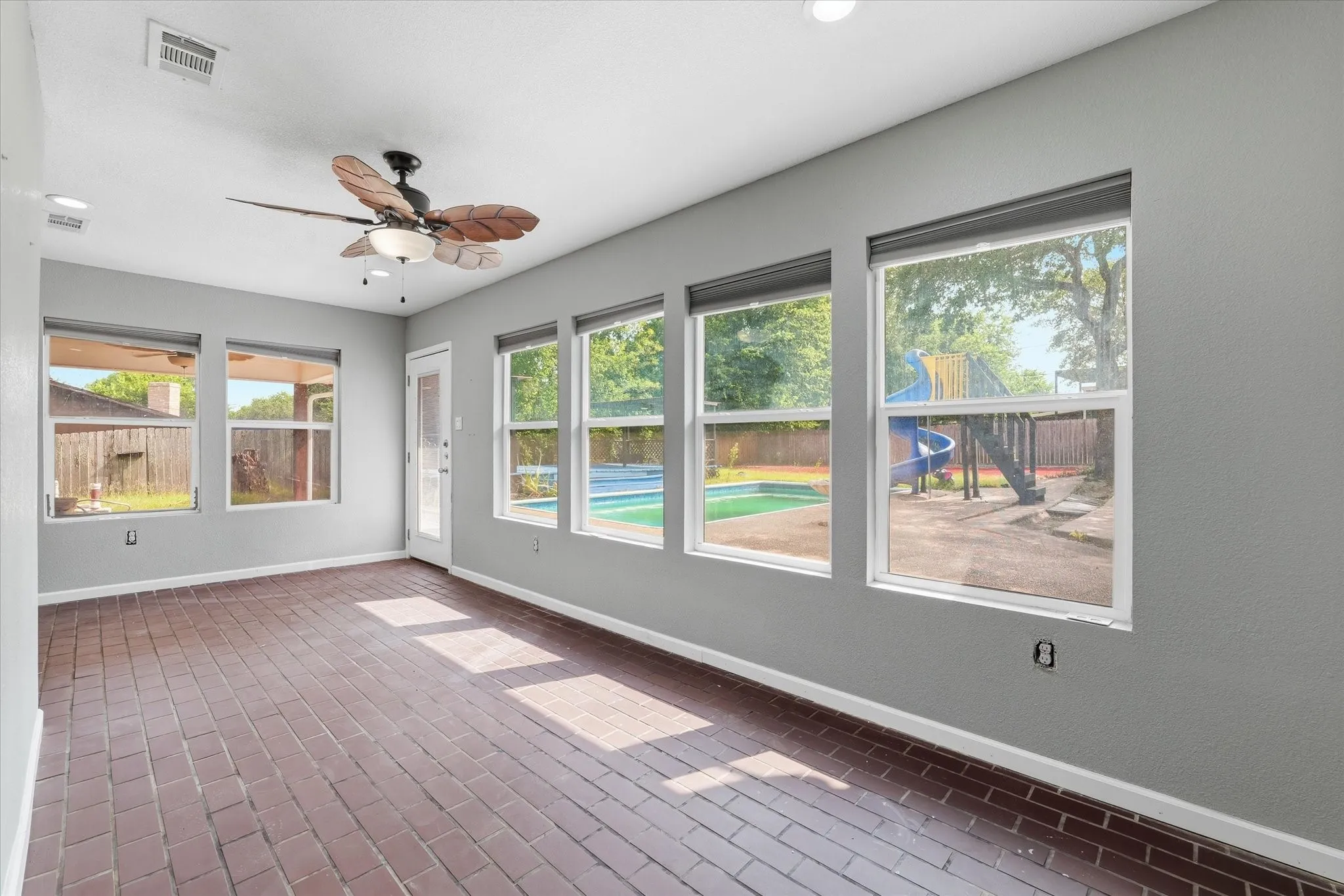 Single Family Residence For Sale in Mc Lennan County , 140 Towne West Drive, Lorena, Texas 76655, 3 Bedroom, 2 Bathroom, 2 Garage spaces, 2,197 Sqft, built in 1976, mls#21351891, Real Estate Agent in Lorena, Homes For Sale in Mc Lennan county, Homes For Sale in Lorena, Realtor in Lorena Texas, Real Estate Brokerage Independent Realty Texas, Luminita Cordes Realtor