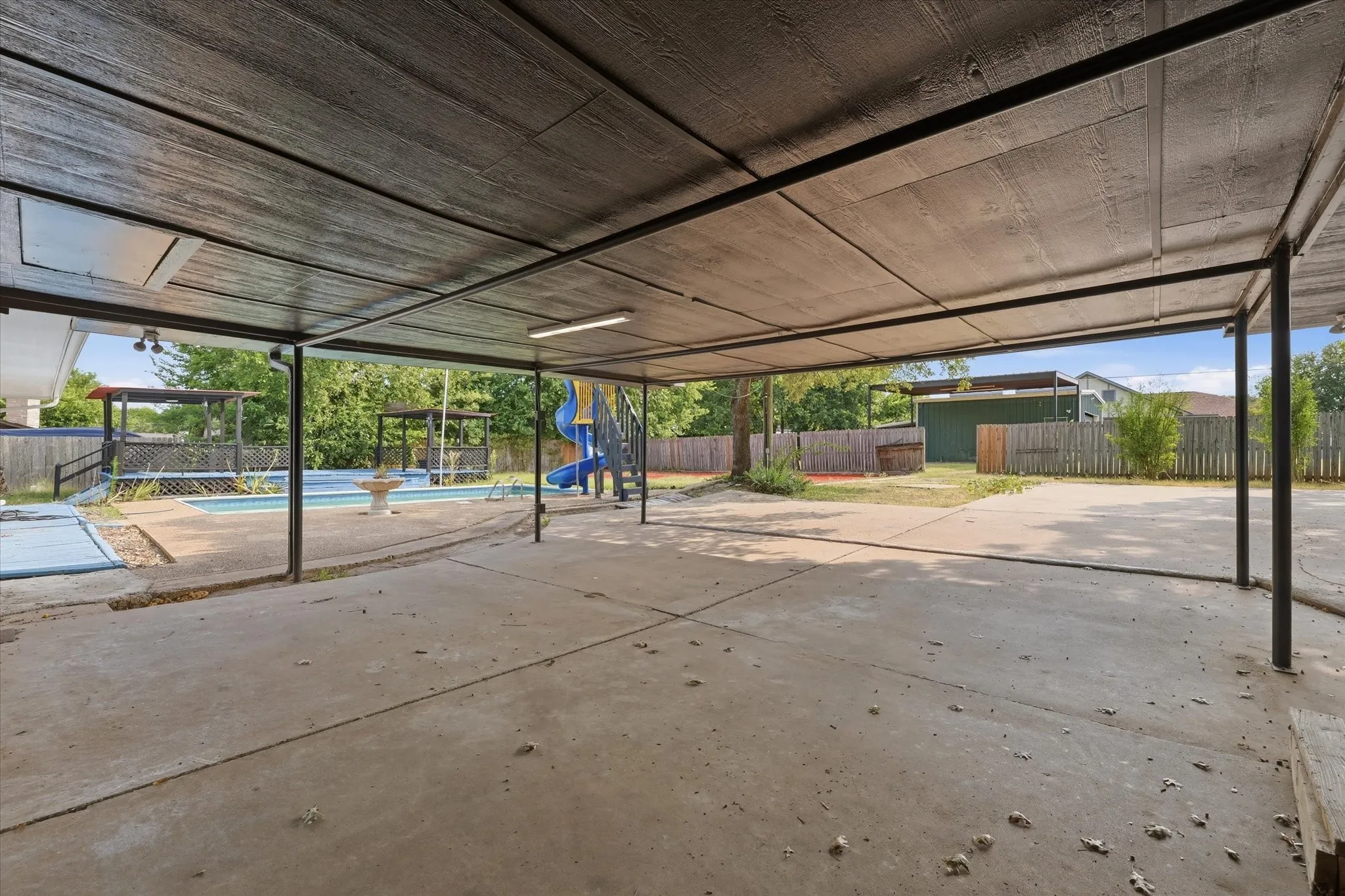 Single Family Residence For Sale in Mc Lennan County , 140 Towne West Drive, Lorena, Texas 76655, 3 Bedroom, 2 Bathroom, 2 Garage spaces, 2,197 Sqft, built in 1976, mls#21351891, Real Estate Agent in Lorena, Homes For Sale in Mc Lennan county, Homes For Sale in Lorena, Realtor in Lorena Texas, Real Estate Brokerage Independent Realty Texas, Luminita Cordes Realtor