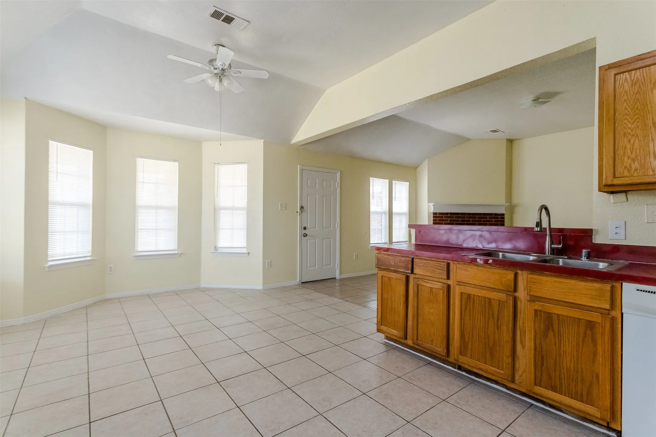 Single Family Residence For Sale in Dallas County , 1015 Balkan Drive, Lancaster, Texas 75134, 4 Bedroom, 2 Bathroom, 2 Garage spaces, 1,747 Sqft, built in 2002, mls#21349933, Real Estate Agent in Lancaster, Homes For Sale in Dallas county, Homes For Sale in Lancaster, Realtor in Lancaster Texas, Real Estate Brokerage Independent Realty Texas, Luminita Cordes Realtor