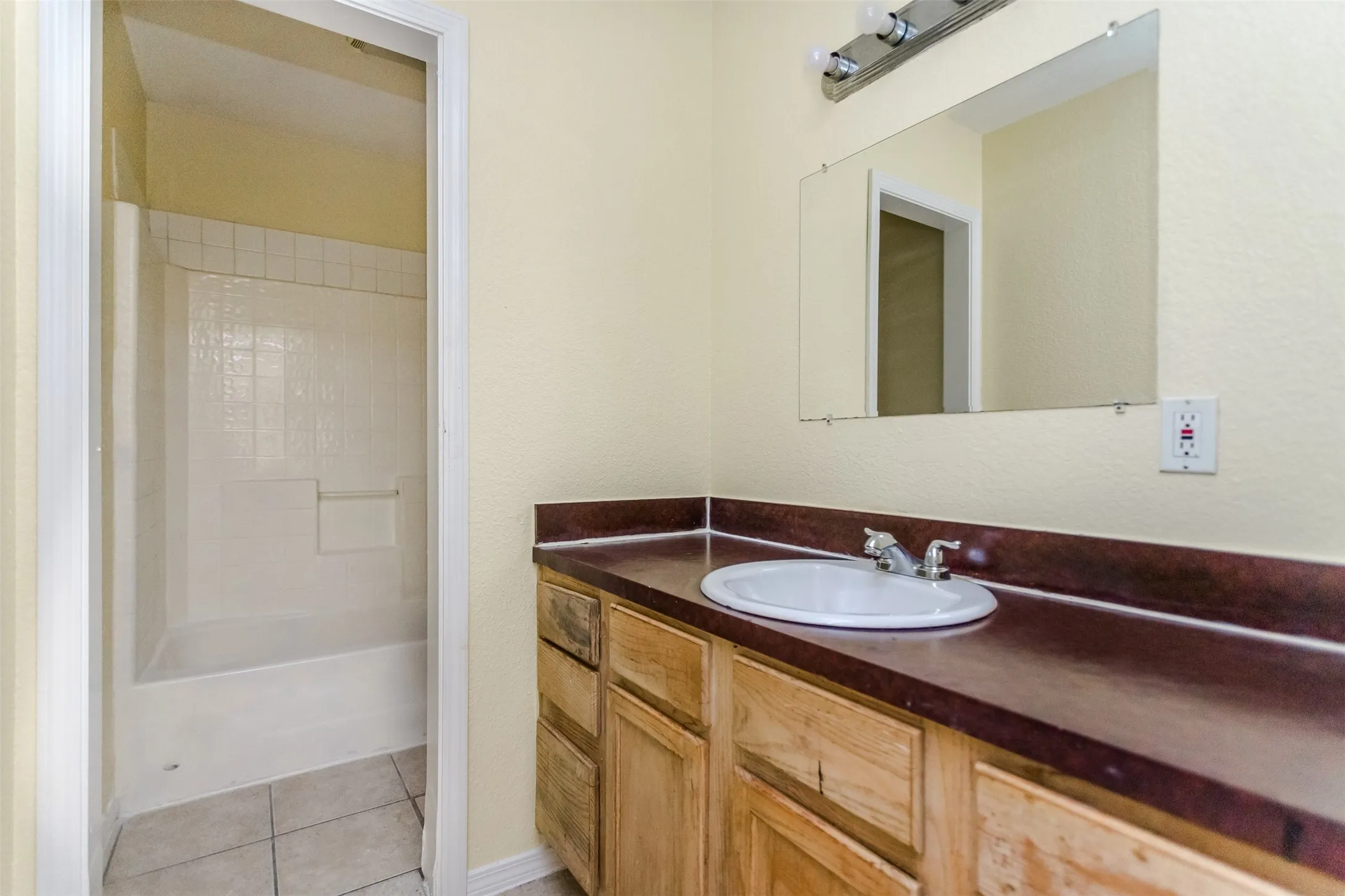 Single Family Residence For Sale in Dallas County , 1015 Balkan Drive, Lancaster, Texas 75134, 4 Bedroom, 2 Bathroom, 2 Garage spaces, 1,747 Sqft, built in 2002, mls#21349933, Real Estate Agent in Lancaster, Homes For Sale in Dallas county, Homes For Sale in Lancaster, Realtor in Lancaster Texas, Real Estate Brokerage Independent Realty Texas, Luminita Cordes Realtor