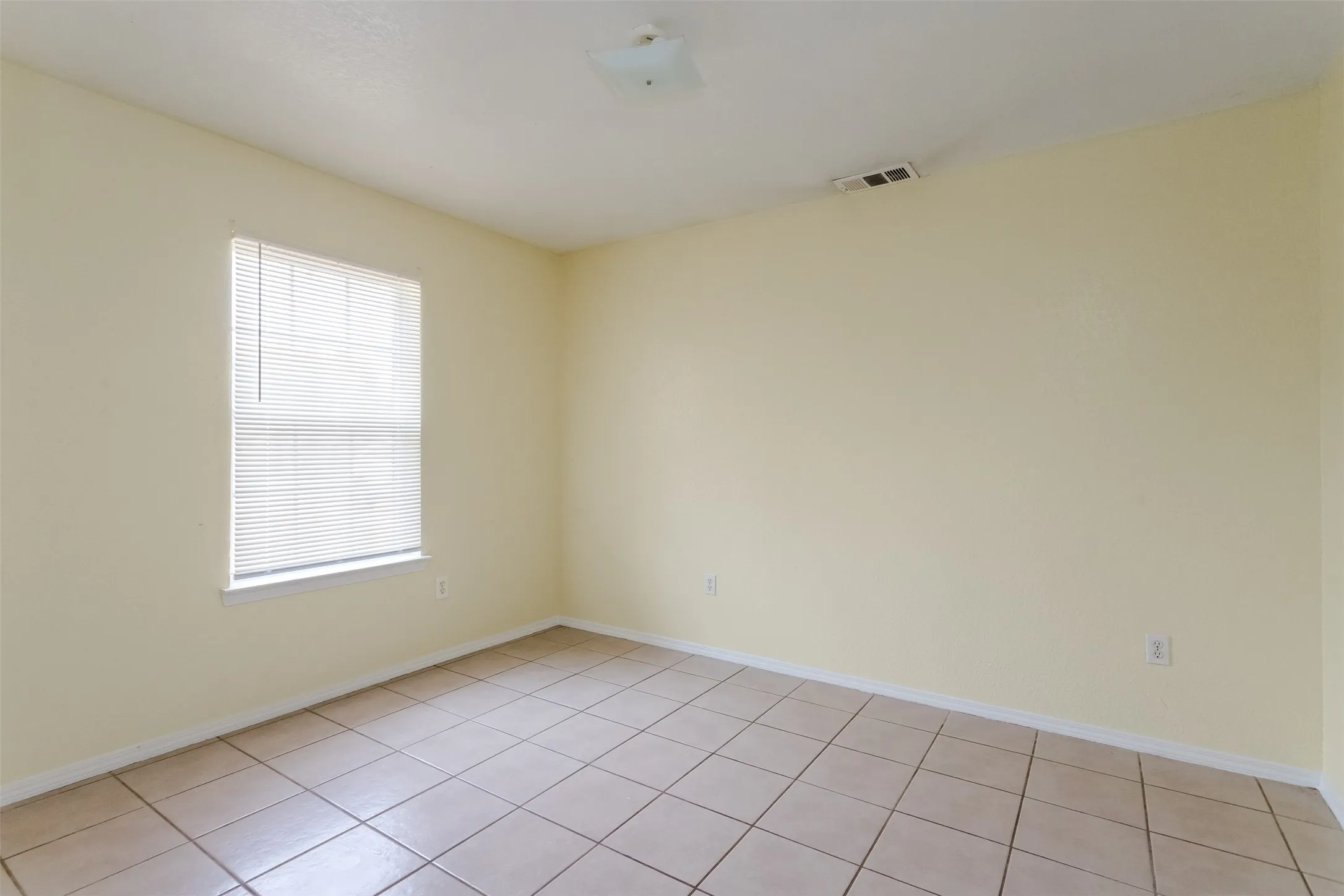 Single Family Residence For Sale in Dallas County , 1015 Balkan Drive, Lancaster, Texas 75134, 4 Bedroom, 2 Bathroom, 2 Garage spaces, 1,747 Sqft, built in 2002, mls#21349933, Real Estate Agent in Lancaster, Homes For Sale in Dallas county, Homes For Sale in Lancaster, Realtor in Lancaster Texas, Real Estate Brokerage Independent Realty Texas, Luminita Cordes Realtor