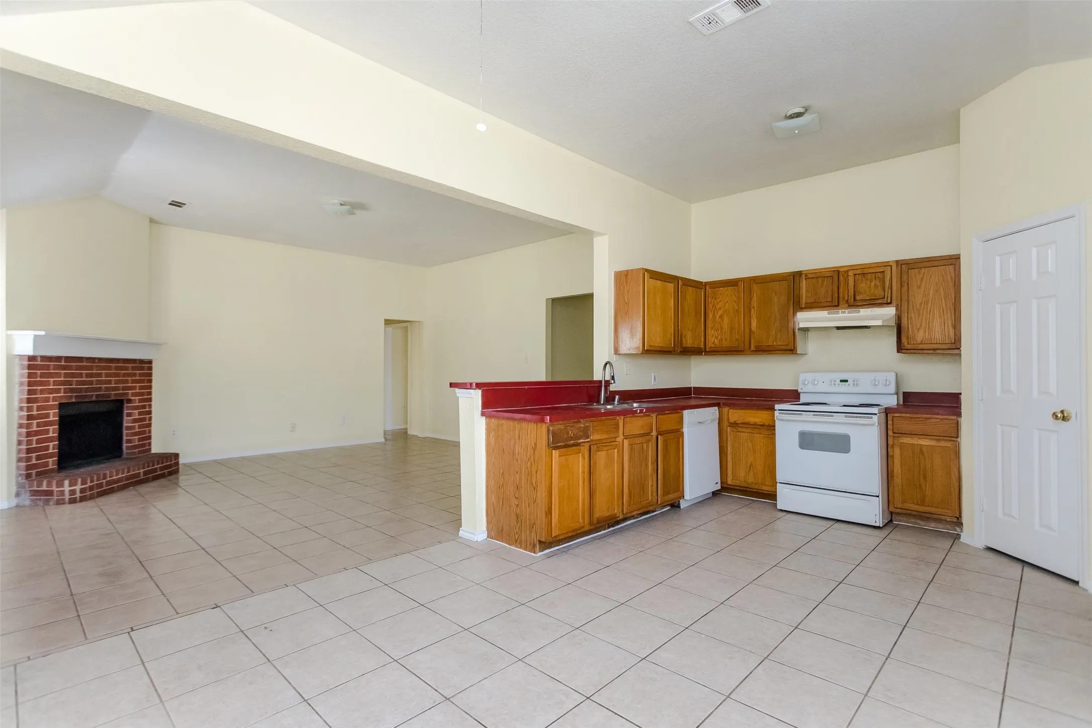 Single Family Residence For Sale in Dallas County , 1015 Balkan Drive, Lancaster, Texas 75134, 4 Bedroom, 2 Bathroom, 2 Garage spaces, 1,747 Sqft, built in 2002, mls#21349933, Real Estate Agent in Lancaster, Homes For Sale in Dallas county, Homes For Sale in Lancaster, Realtor in Lancaster Texas, Real Estate Brokerage Independent Realty Texas, Luminita Cordes Realtor