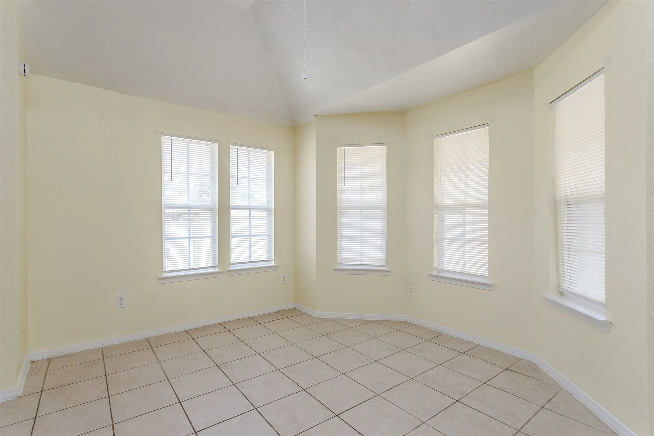 Single Family Residence For Sale in Dallas County , 1015 Balkan Drive, Lancaster, Texas 75134, 4 Bedroom, 2 Bathroom, 2 Garage spaces, 1,747 Sqft, built in 2002, mls#21349933, Real Estate Agent in Lancaster, Homes For Sale in Dallas county, Homes For Sale in Lancaster, Realtor in Lancaster Texas, Real Estate Brokerage Independent Realty Texas, Luminita Cordes Realtor