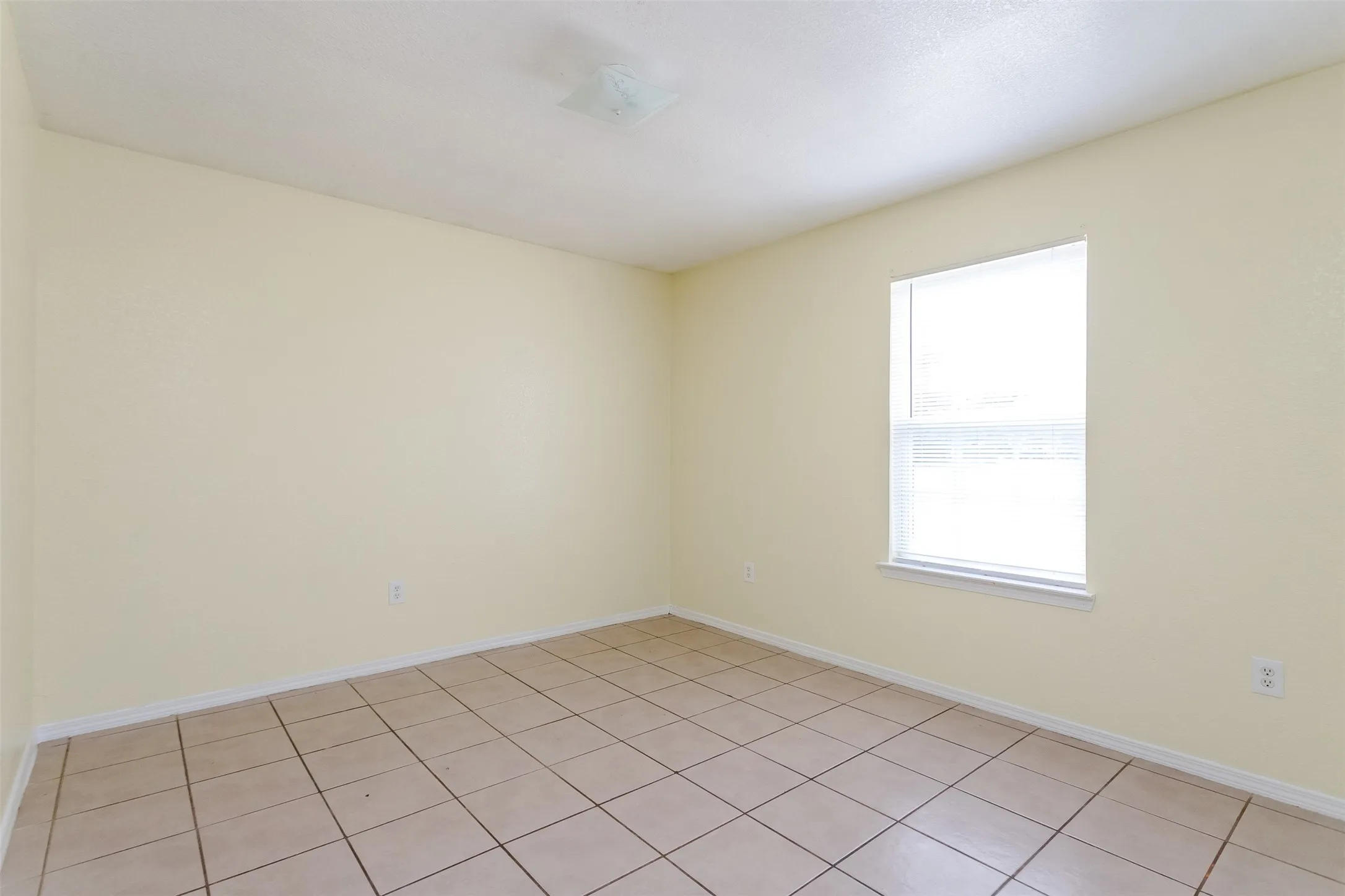 Single Family Residence For Sale in Dallas County , 1015 Balkan Drive, Lancaster, Texas 75134, 4 Bedroom, 2 Bathroom, 2 Garage spaces, 1,747 Sqft, built in 2002, mls#21349933, Real Estate Agent in Lancaster, Homes For Sale in Dallas county, Homes For Sale in Lancaster, Realtor in Lancaster Texas, Real Estate Brokerage Independent Realty Texas, Luminita Cordes Realtor