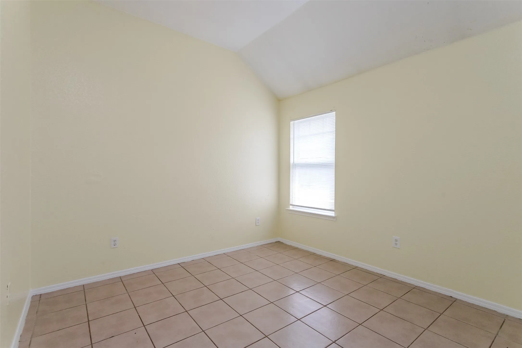 Single Family Residence For Sale in Dallas County , 1015 Balkan Drive, Lancaster, Texas 75134, 4 Bedroom, 2 Bathroom, 2 Garage spaces, 1,747 Sqft, built in 2002, mls#21349933, Real Estate Agent in Lancaster, Homes For Sale in Dallas county, Homes For Sale in Lancaster, Realtor in Lancaster Texas, Real Estate Brokerage Independent Realty Texas, Luminita Cordes Realtor