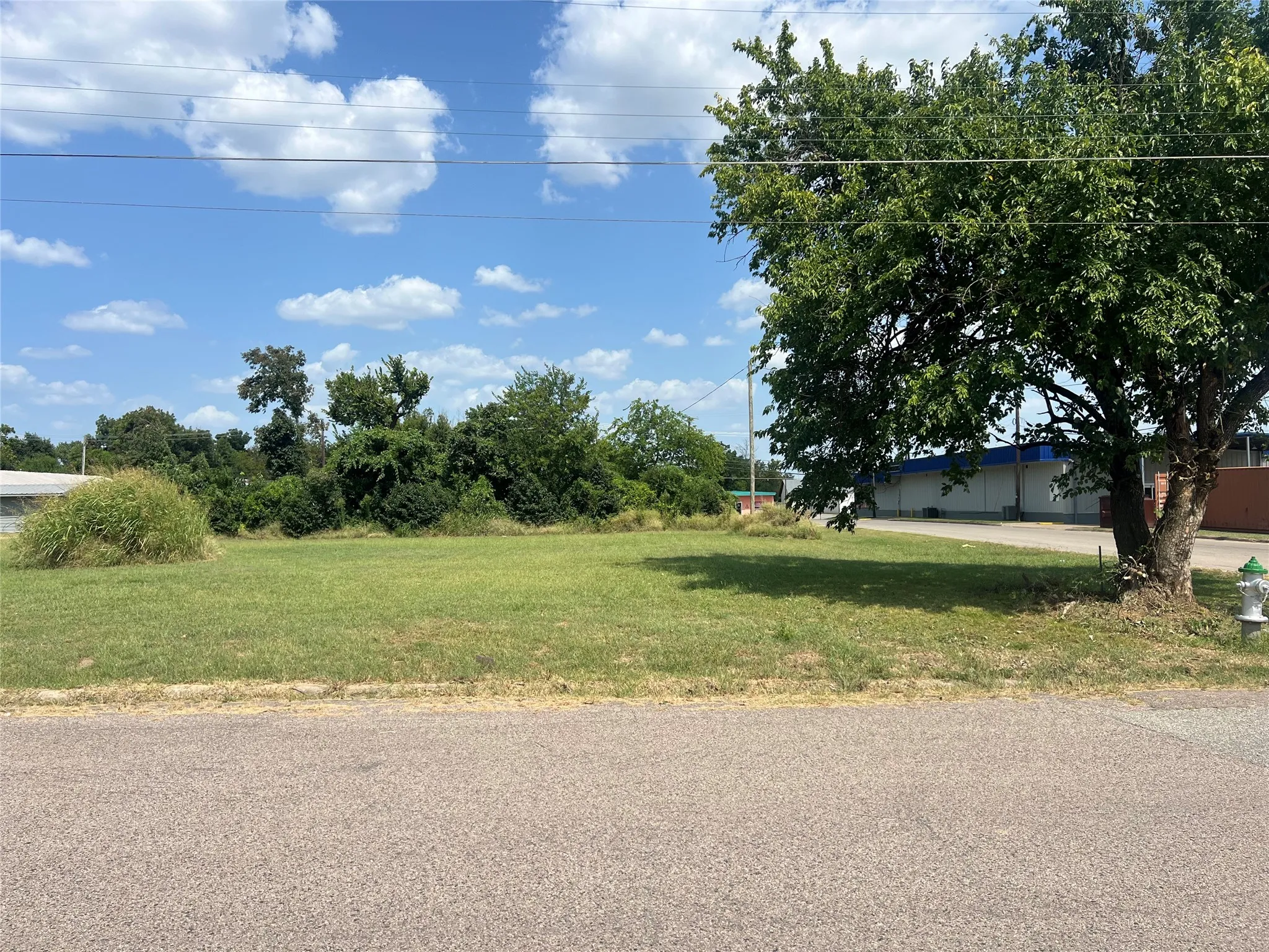 Unimproved Land For Sale in Fannin County , 1706 N Main Street, Bonham, Texas 75418, 0, 0, Garage spaces, 0 Sqft, built in 0, Price $40,000, mls#21352313, Real Estate Agent in Bonham, Homes For Sale in Fannin county, Homes For Sale in Bonham, Realtor in Bonham Texas, Real Estate Brokerage Independent Realty Texas, Luminita Cordes Realtor