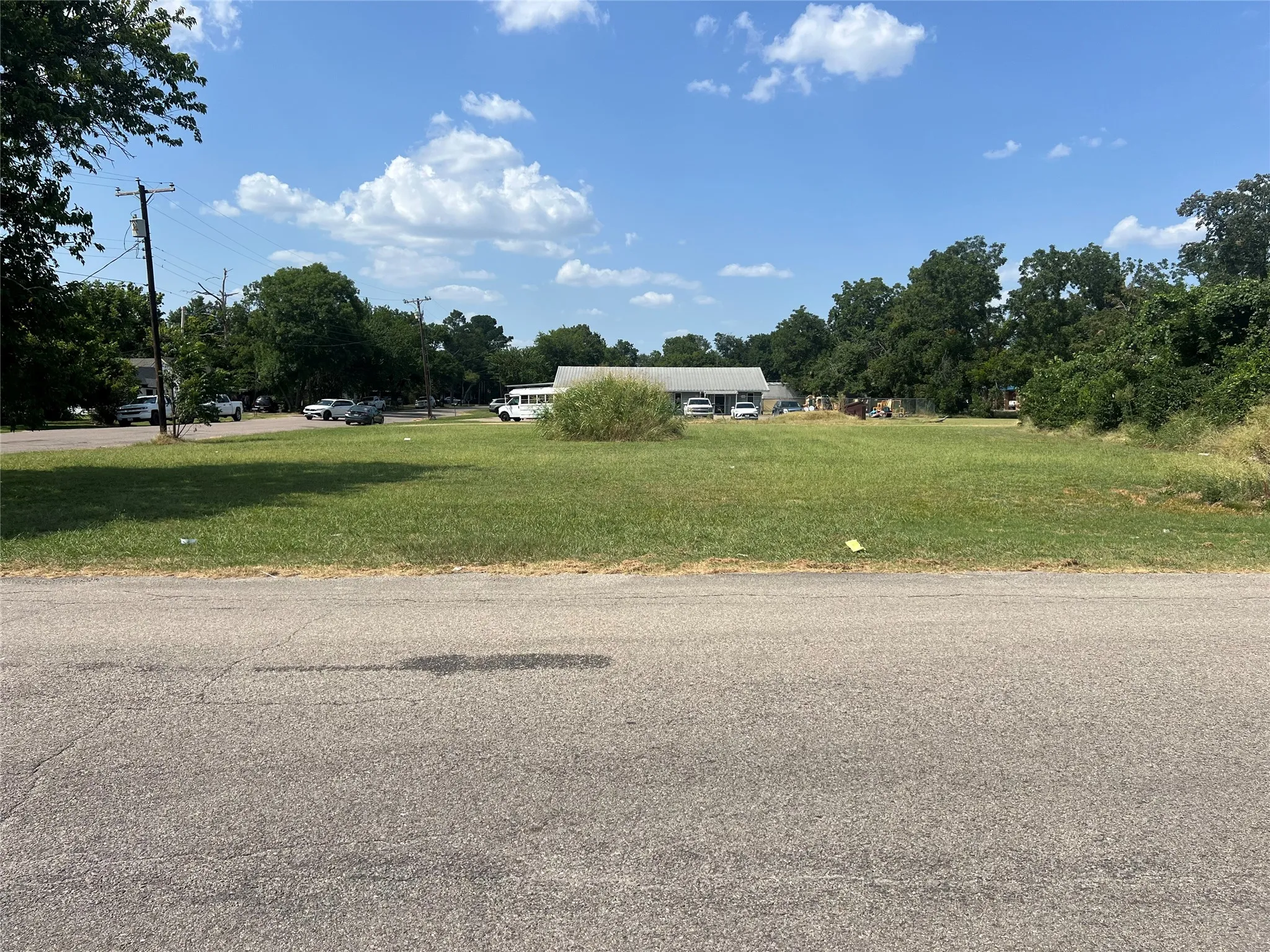 Unimproved Land For Sale in Fannin County , 1706 N Main Street, Bonham, Texas 75418, 0, 0, Garage spaces, 0 Sqft, built in 0, Price $40,000, mls#21352313, Real Estate Agent in Bonham, Homes For Sale in Fannin county, Homes For Sale in Bonham, Realtor in Bonham Texas, Real Estate Brokerage Independent Realty Texas, Luminita Cordes Realtor
