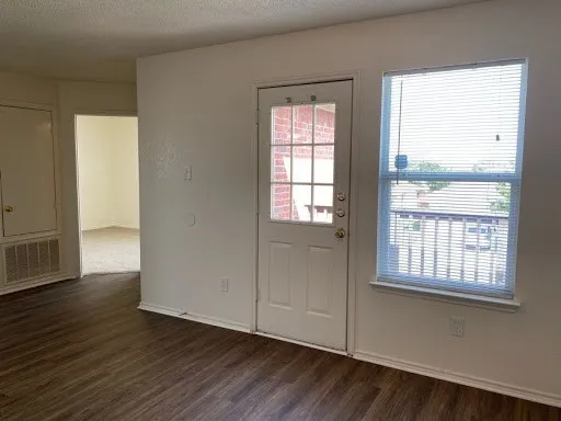 Single Family Residence For Rent in Tarrant County , 1101 Mustang Ridge Drive, Fort Worth, Texas 76052, 3 Bedroom, 2 Bathroom, 2 Garage spaces, 2,258 Sqft, built in 2004, mls#21352590, Real Estate Agent in Fort Worth, Homes For Rent in Tarrant county, Homes For Rent in Fort Worth, Realtor in Fort Worth Texas, Real Estate Brokerage Independent Realty Texas, Luminita Cordes Realtor