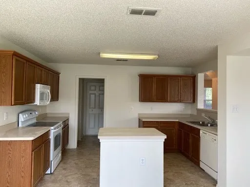 Single Family Residence For Rent in Tarrant County , 1101 Mustang Ridge Drive, Fort Worth, Texas 76052, 3 Bedroom, 2 Bathroom, 2 Garage spaces, 2,258 Sqft, built in 2004, mls#21352590, Real Estate Agent in Fort Worth, Homes For Rent in Tarrant county, Homes For Rent in Fort Worth, Realtor in Fort Worth Texas, Real Estate Brokerage Independent Realty Texas, Luminita Cordes Realtor