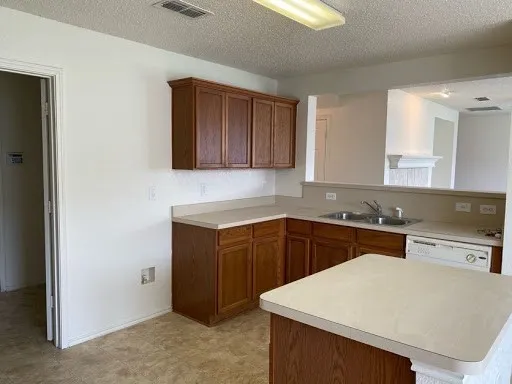 Single Family Residence For Rent in Tarrant County , 1101 Mustang Ridge Drive, Fort Worth, Texas 76052, 3 Bedroom, 2 Bathroom, 2 Garage spaces, 2,258 Sqft, built in 2004, mls#21352590, Real Estate Agent in Fort Worth, Homes For Rent in Tarrant county, Homes For Rent in Fort Worth, Realtor in Fort Worth Texas, Real Estate Brokerage Independent Realty Texas, Luminita Cordes Realtor