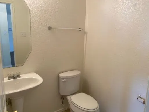 Single Family Residence For Rent in Tarrant County , 1101 Mustang Ridge Drive, Fort Worth, Texas 76052, 3 Bedroom, 2 Bathroom, 2 Garage spaces, 2,258 Sqft, built in 2004, mls#21352590, Real Estate Agent in Fort Worth, Homes For Rent in Tarrant county, Homes For Rent in Fort Worth, Realtor in Fort Worth Texas, Real Estate Brokerage Independent Realty Texas, Luminita Cordes Realtor