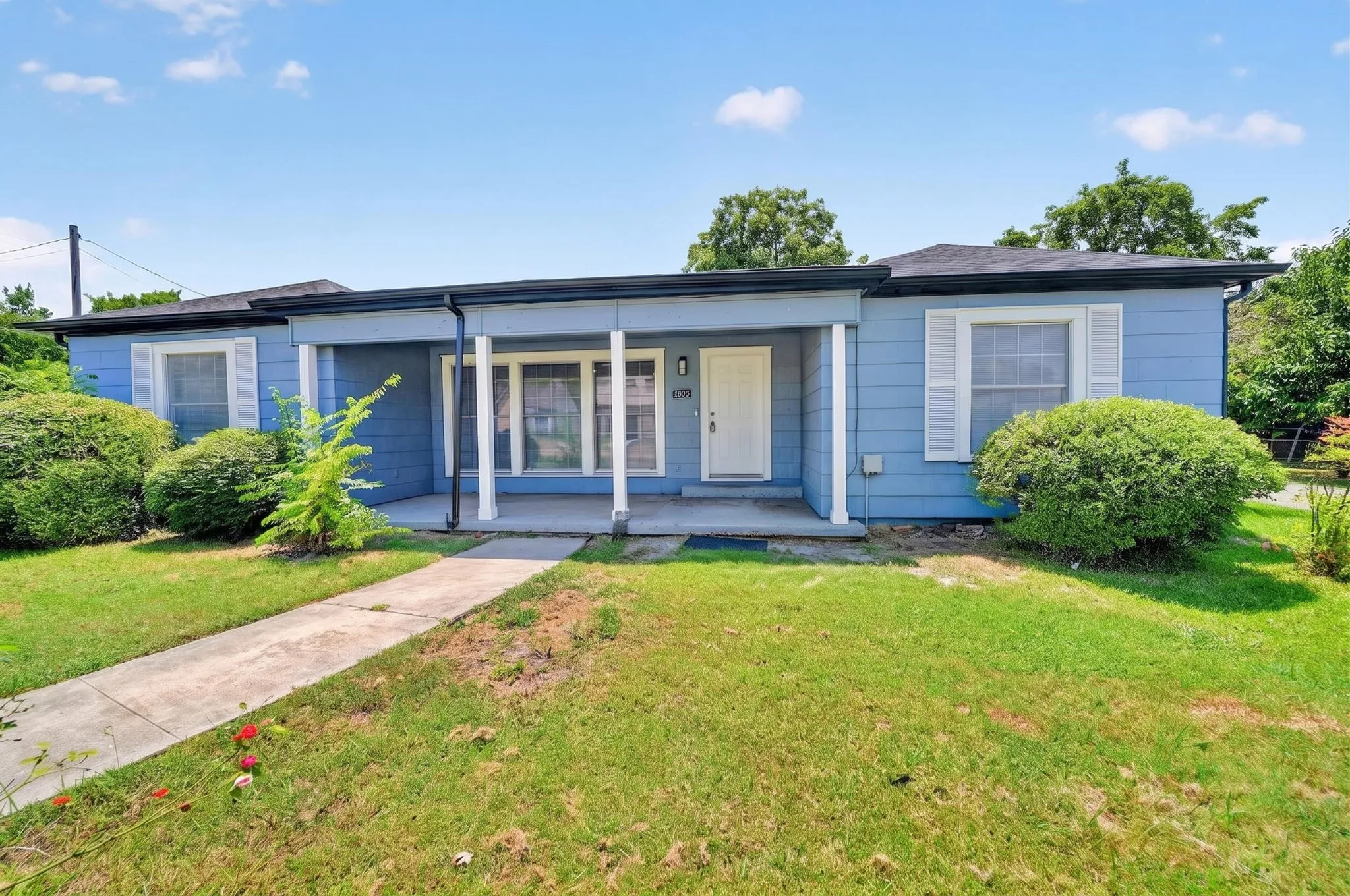 Single Family Residence For Rent in Hunt County , 4603 Lee Street, Greenville, Texas 75401, 4 Bedroom, 2 Bathroom, 2 Garage spaces, 2,657 Sqft, built in 1940, mls#21352574, Real Estate Agent in Greenville, Homes For Rent in Hunt county, Homes For Rent in Greenville, Realtor in Greenville Texas, Real Estate Brokerage Independent Realty Texas, Luminita Cordes Realtor