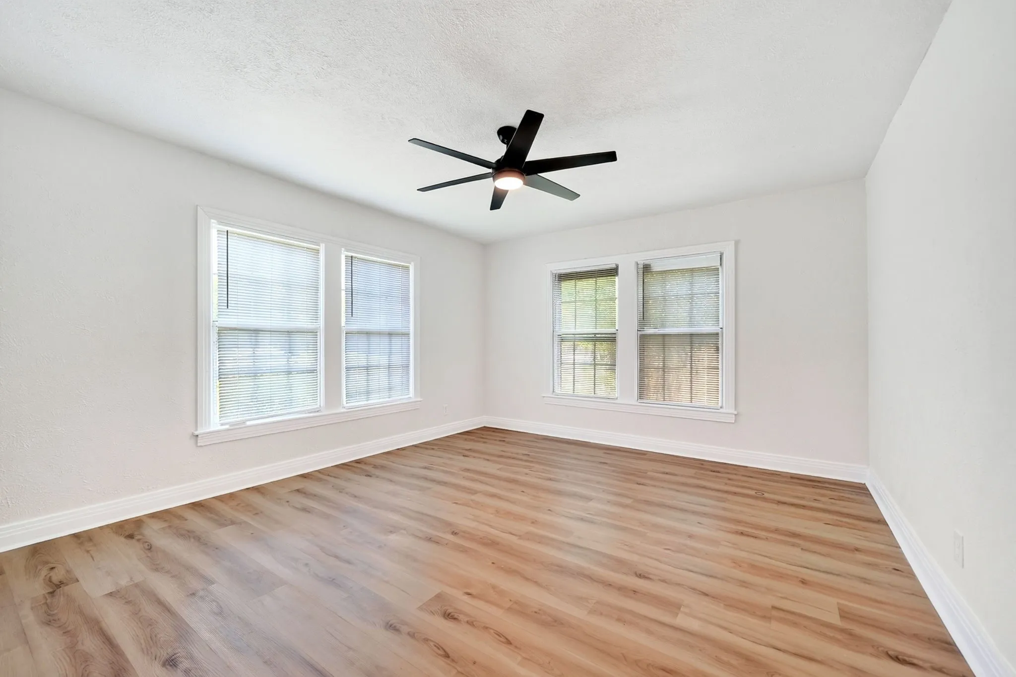 Single Family Residence For Rent in Hunt County , 4603 Lee Street, Greenville, Texas 75401, 4 Bedroom, 2 Bathroom, 2 Garage spaces, 2,657 Sqft, built in 1940, mls#21352574, Real Estate Agent in Greenville, Homes For Rent in Hunt county, Homes For Rent in Greenville, Realtor in Greenville Texas, Real Estate Brokerage Independent Realty Texas, Luminita Cordes Realtor
