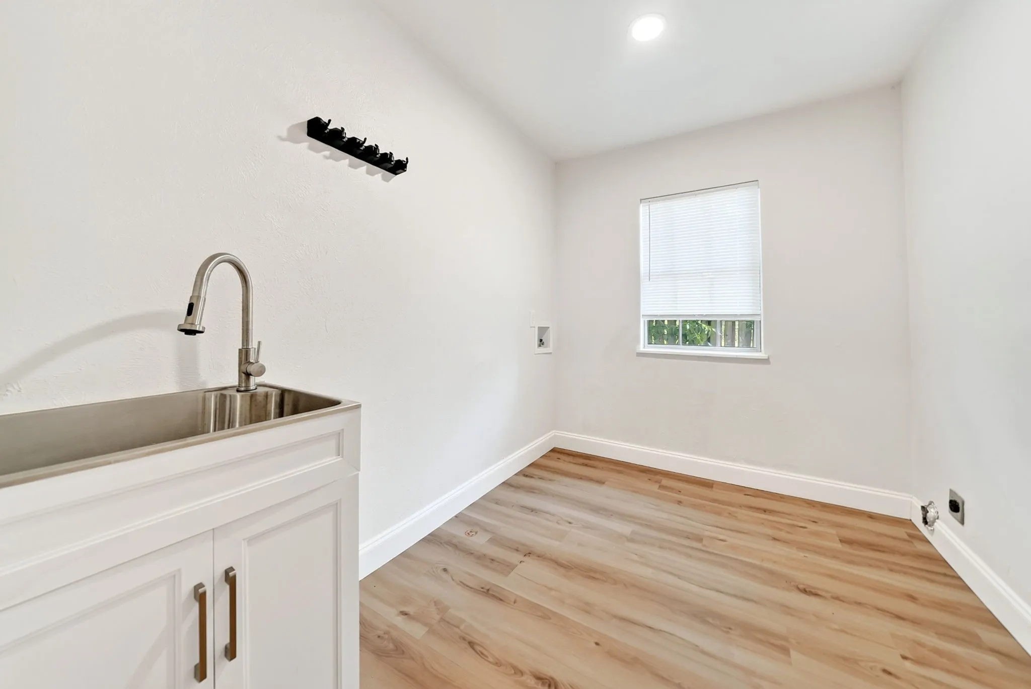 Single Family Residence For Rent in Hunt County , 4603 Lee Street, Greenville, Texas 75401, 4 Bedroom, 2 Bathroom, 2 Garage spaces, 2,657 Sqft, built in 1940, mls#21352574, Real Estate Agent in Greenville, Homes For Rent in Hunt county, Homes For Rent in Greenville, Realtor in Greenville Texas, Real Estate Brokerage Independent Realty Texas, Luminita Cordes Realtor