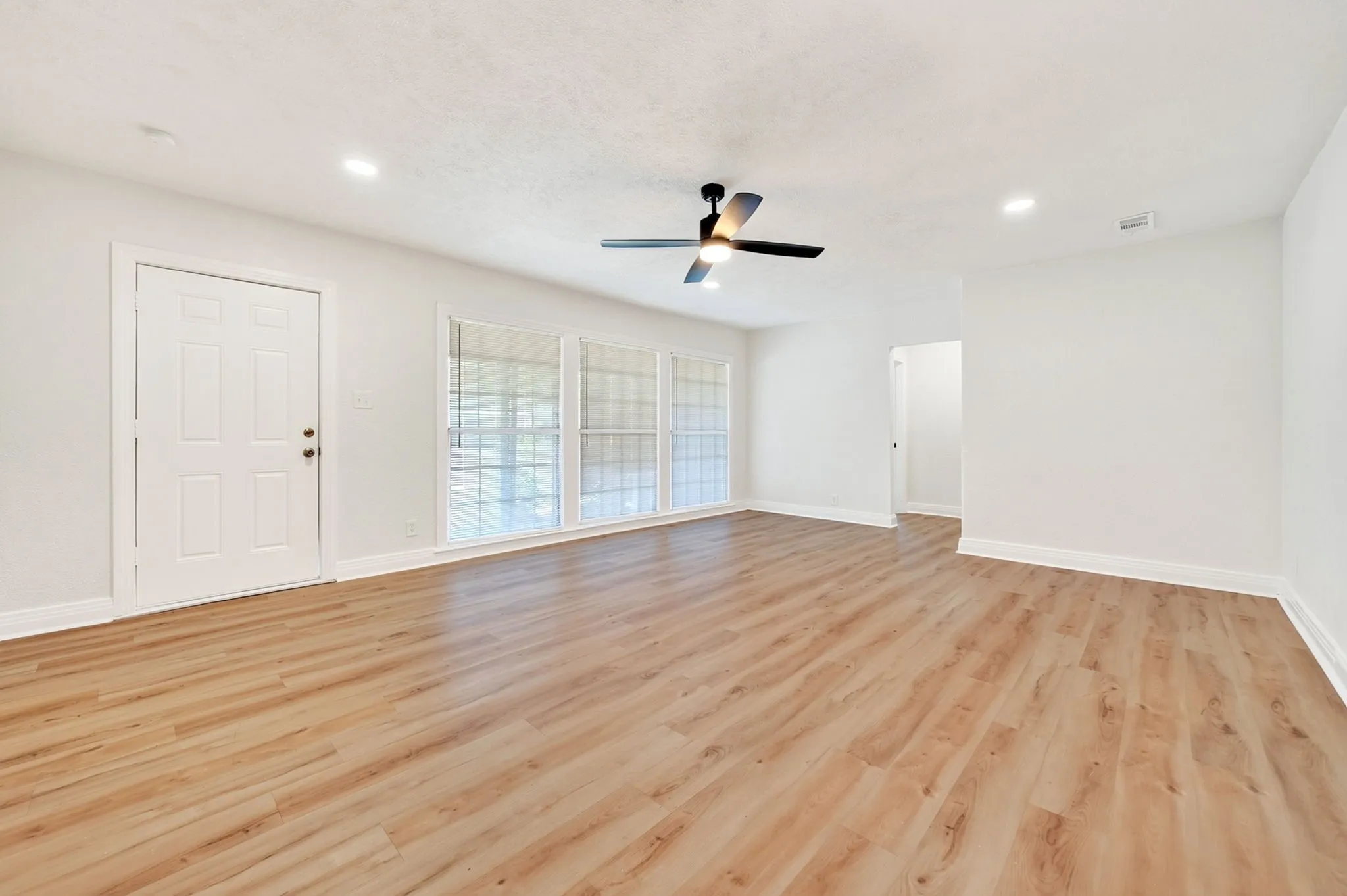 Single Family Residence For Rent in Hunt County , 4603 Lee Street, Greenville, Texas 75401, 4 Bedroom, 2 Bathroom, 2 Garage spaces, 2,657 Sqft, built in 1940, mls#21352574, Real Estate Agent in Greenville, Homes For Rent in Hunt county, Homes For Rent in Greenville, Realtor in Greenville Texas, Real Estate Brokerage Independent Realty Texas, Luminita Cordes Realtor