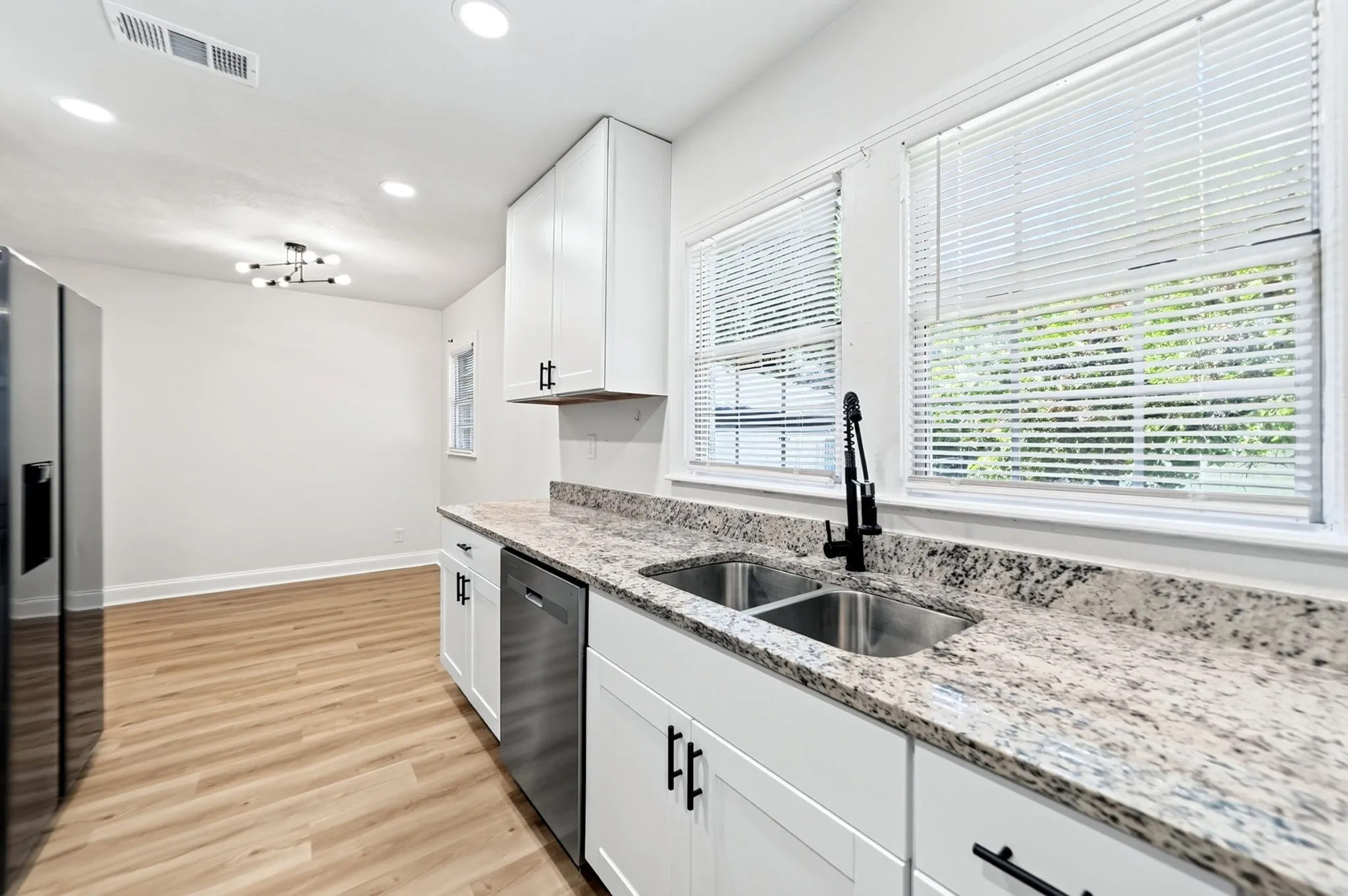 Single Family Residence For Rent in Hunt County , 4603 Lee Street, Greenville, Texas 75401, 4 Bedroom, 2 Bathroom, 2 Garage spaces, 2,657 Sqft, built in 1940, mls#21352574, Real Estate Agent in Greenville, Homes For Rent in Hunt county, Homes For Rent in Greenville, Realtor in Greenville Texas, Real Estate Brokerage Independent Realty Texas, Luminita Cordes Realtor