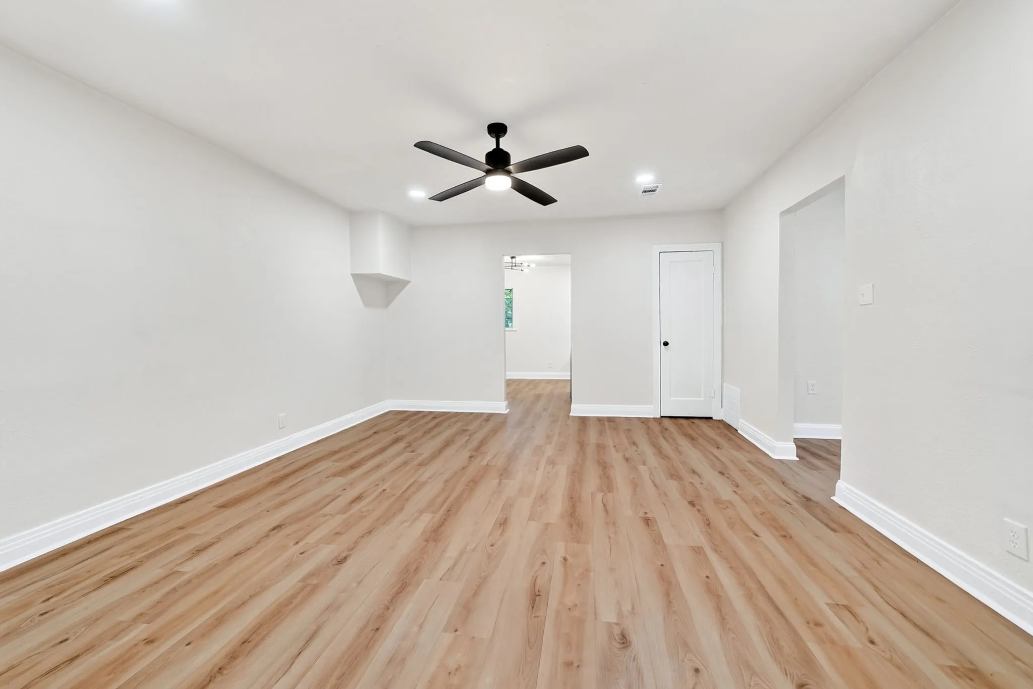 Single Family Residence For Rent in Hunt County , 4603 Lee Street, Greenville, Texas 75401, 4 Bedroom, 2 Bathroom, 2 Garage spaces, 2,657 Sqft, built in 1940, mls#21352574, Real Estate Agent in Greenville, Homes For Rent in Hunt county, Homes For Rent in Greenville, Realtor in Greenville Texas, Real Estate Brokerage Independent Realty Texas, Luminita Cordes Realtor