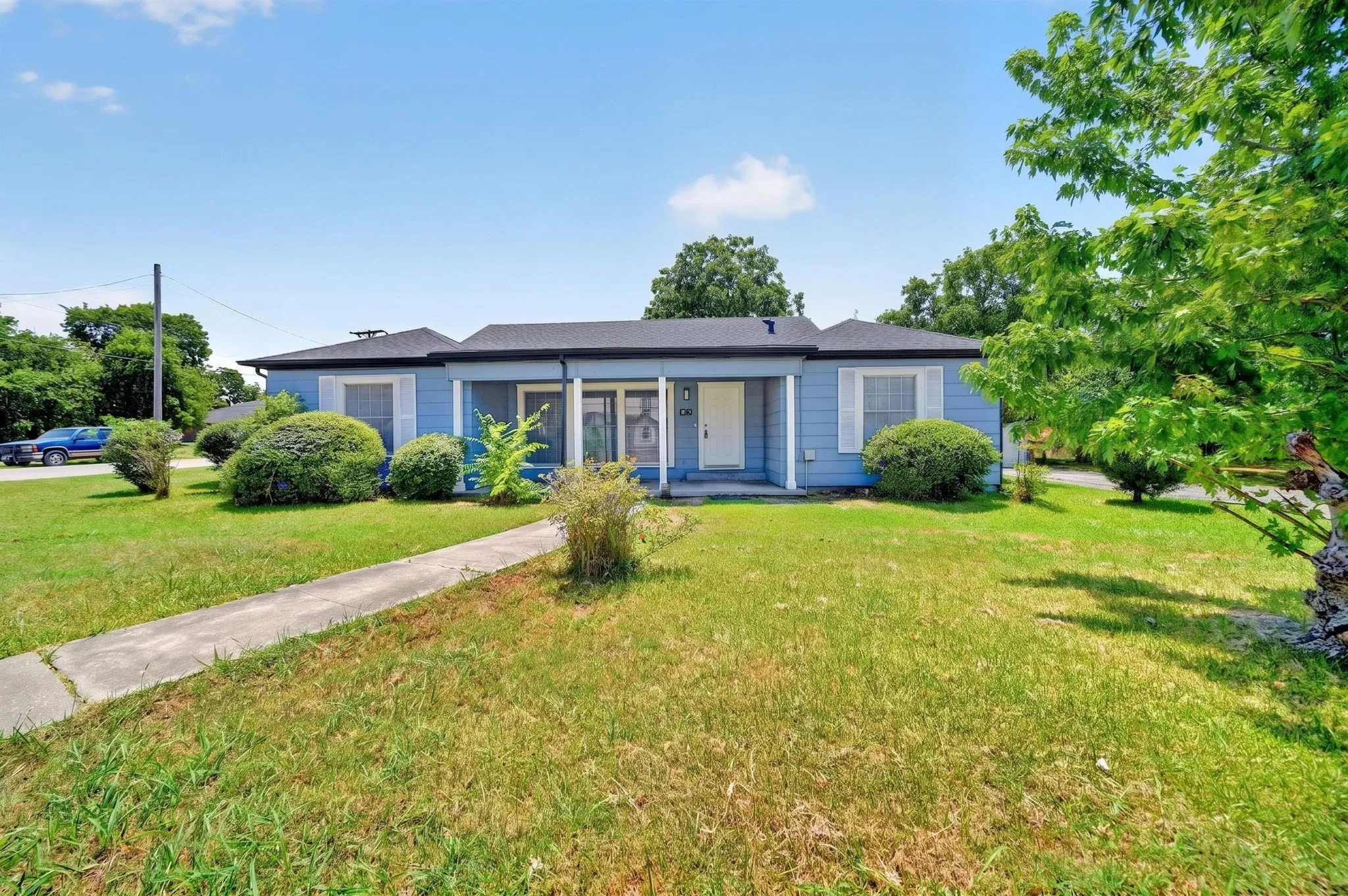 Single Family Residence For Rent in Hunt County , 4603 Lee Street, Greenville, Texas 75401, 4 Bedroom, 2 Bathroom, 2 Garage spaces, 2,657 Sqft, built in 1940, mls#21352574, Real Estate Agent in Greenville, Homes For Rent in Hunt county, Homes For Rent in Greenville, Realtor in Greenville Texas, Real Estate Brokerage Independent Realty Texas, Luminita Cordes Realtor