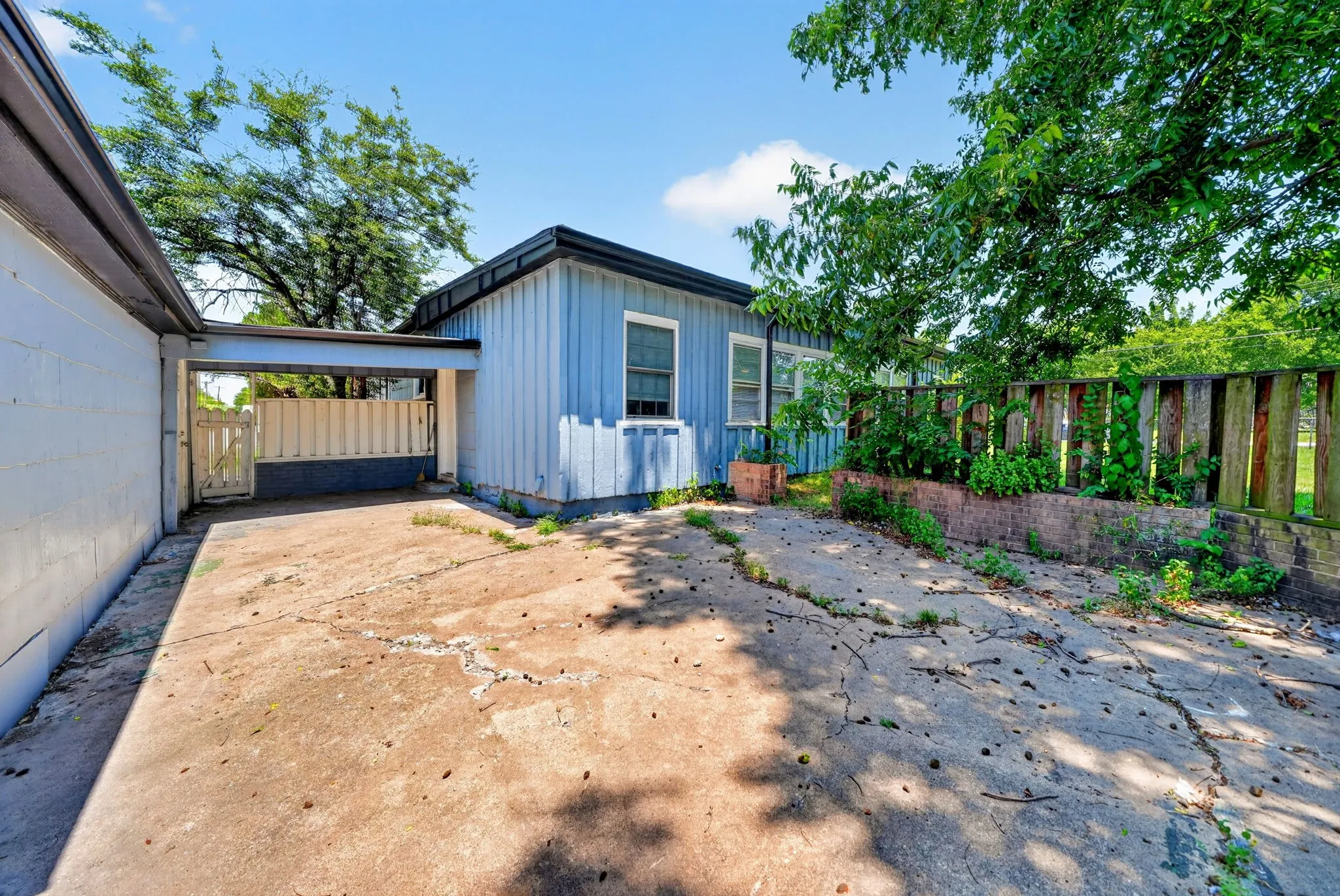 Single Family Residence For Rent in Hunt County , 4603 Lee Street, Greenville, Texas 75401, 4 Bedroom, 2 Bathroom, 2 Garage spaces, 2,657 Sqft, built in 1940, mls#21352574, Real Estate Agent in Greenville, Homes For Rent in Hunt county, Homes For Rent in Greenville, Realtor in Greenville Texas, Real Estate Brokerage Independent Realty Texas, Luminita Cordes Realtor