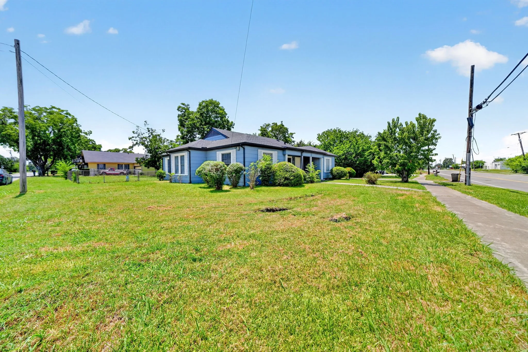 Single Family Residence For Rent in Hunt County , 4603 Lee Street, Greenville, Texas 75401, 4 Bedroom, 2 Bathroom, 2 Garage spaces, 2,657 Sqft, built in 1940, mls#21352574, Real Estate Agent in Greenville, Homes For Rent in Hunt county, Homes For Rent in Greenville, Realtor in Greenville Texas, Real Estate Brokerage Independent Realty Texas, Luminita Cordes Realtor