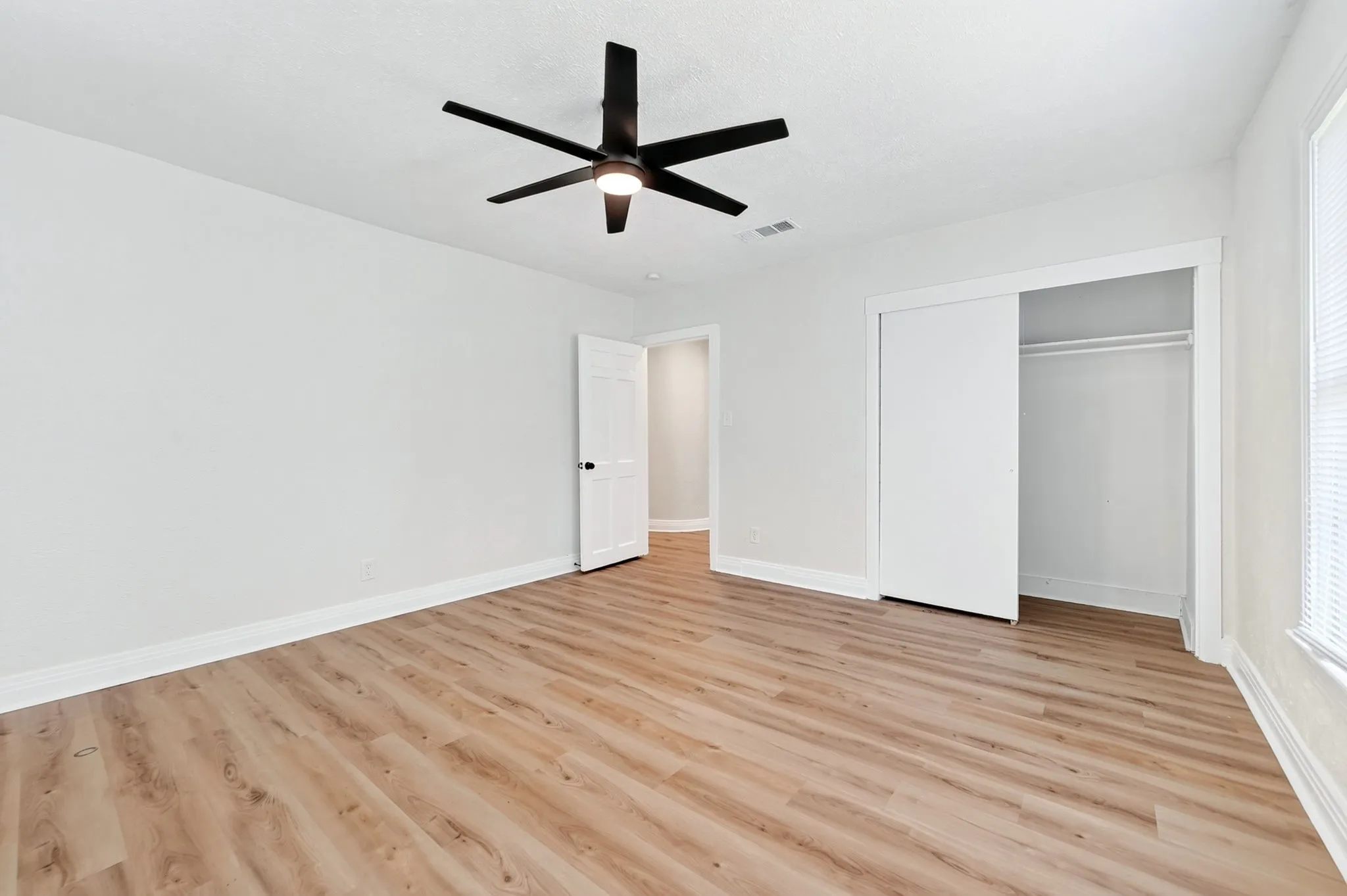 Single Family Residence For Rent in Hunt County , 4603 Lee Street, Greenville, Texas 75401, 4 Bedroom, 2 Bathroom, 2 Garage spaces, 2,657 Sqft, built in 1940, mls#21352574, Real Estate Agent in Greenville, Homes For Rent in Hunt county, Homes For Rent in Greenville, Realtor in Greenville Texas, Real Estate Brokerage Independent Realty Texas, Luminita Cordes Realtor
