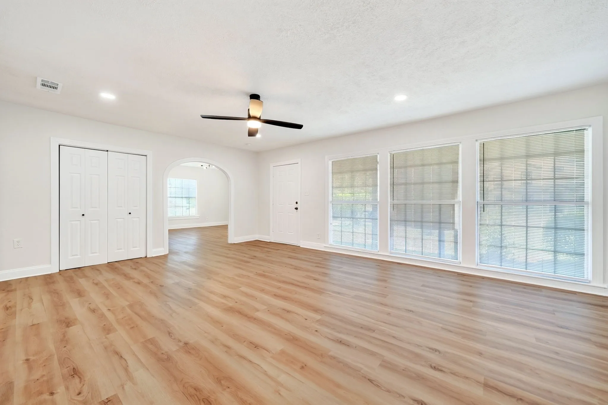 Single Family Residence For Rent in Hunt County , 4603 Lee Street, Greenville, Texas 75401, 4 Bedroom, 2 Bathroom, 2 Garage spaces, 2,657 Sqft, built in 1940, mls#21352574, Real Estate Agent in Greenville, Homes For Rent in Hunt county, Homes For Rent in Greenville, Realtor in Greenville Texas, Real Estate Brokerage Independent Realty Texas, Luminita Cordes Realtor