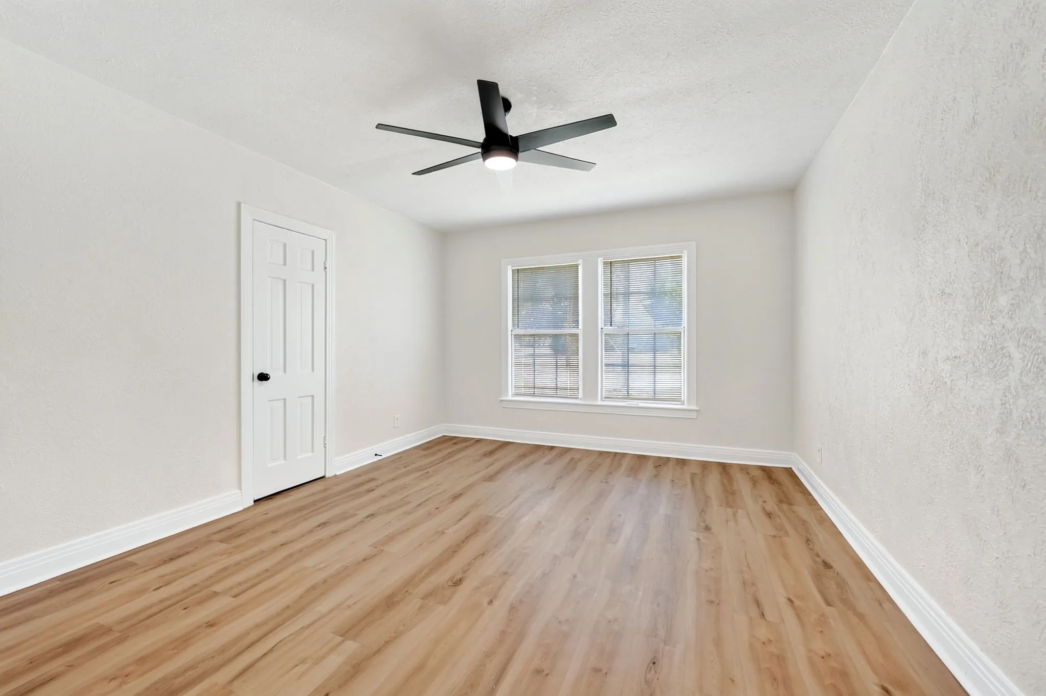 Single Family Residence For Rent in Hunt County , 4603 Lee Street, Greenville, Texas 75401, 4 Bedroom, 2 Bathroom, 2 Garage spaces, 2,657 Sqft, built in 1940, mls#21352574, Real Estate Agent in Greenville, Homes For Rent in Hunt county, Homes For Rent in Greenville, Realtor in Greenville Texas, Real Estate Brokerage Independent Realty Texas, Luminita Cordes Realtor