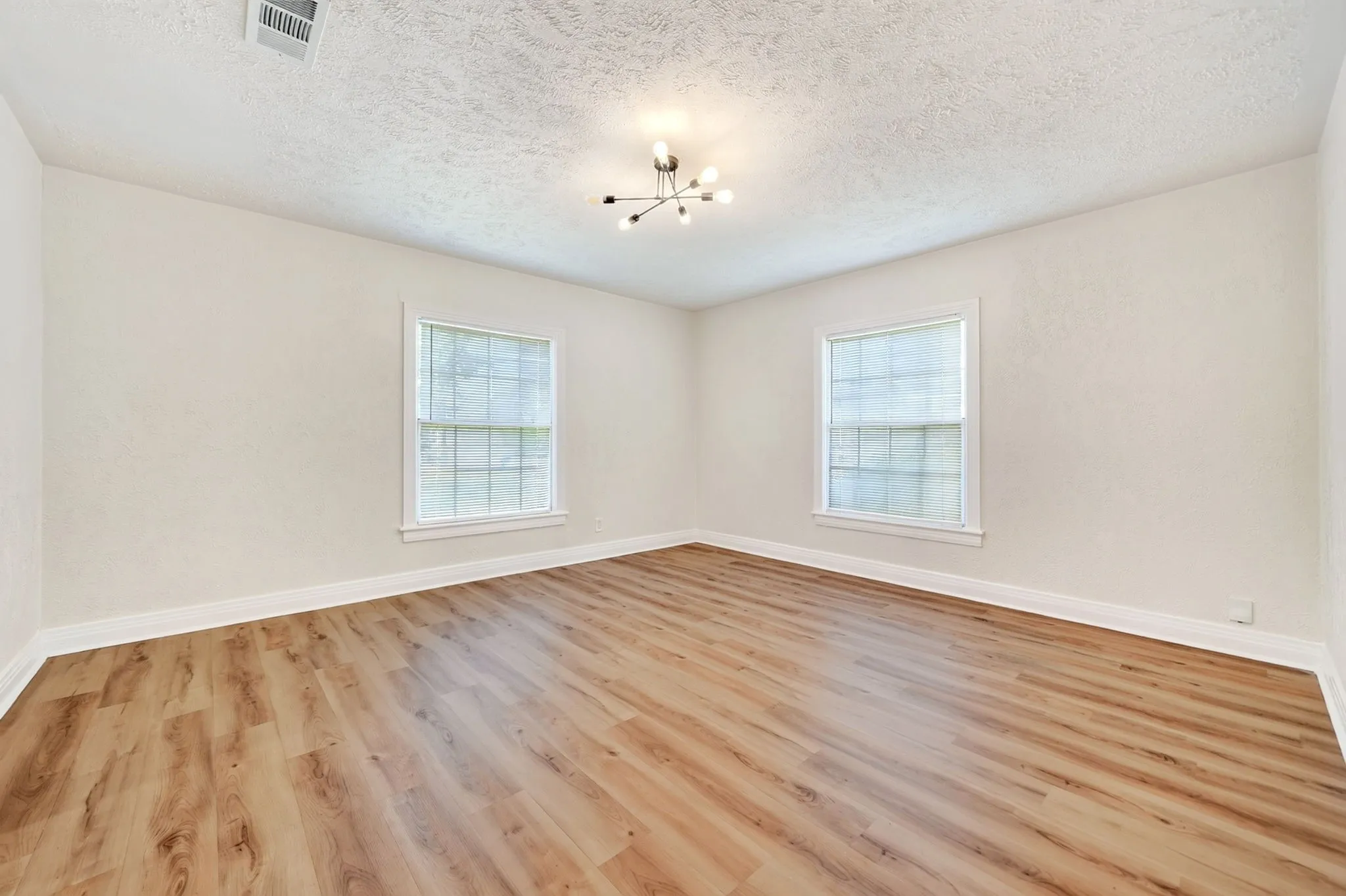 Single Family Residence For Rent in Hunt County , 4603 Lee Street, Greenville, Texas 75401, 4 Bedroom, 2 Bathroom, 2 Garage spaces, 2,657 Sqft, built in 1940, mls#21352574, Real Estate Agent in Greenville, Homes For Rent in Hunt county, Homes For Rent in Greenville, Realtor in Greenville Texas, Real Estate Brokerage Independent Realty Texas, Luminita Cordes Realtor