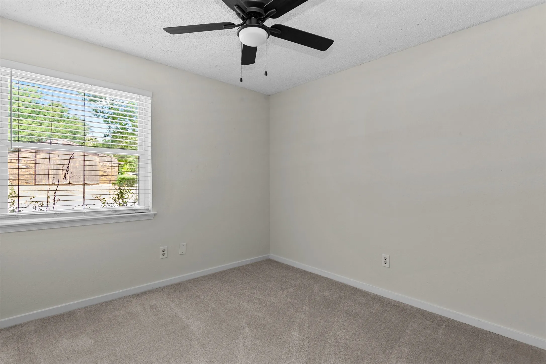 Single Family Residence For Sale in Tarrant County , 5001 Darrow Lane, Arlington, Texas 76017, 3 Bedroom, 2 Bathroom, Garage spaces, 1,308 Sqft, built in 1982, mls#21350106, Real Estate Agent in Arlington, Homes For Sale in Tarrant county, Homes For Sale in Arlington, Realtor in Arlington Texas, Real Estate Brokerage Independent Realty Texas, Luminita Cordes Realtor