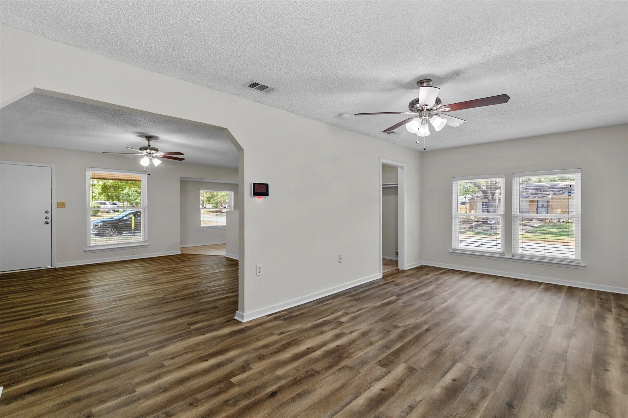 Single Family Residence For Sale in Tarrant County , 5001 Darrow Lane, Arlington, Texas 76017, 3 Bedroom, 2 Bathroom, Garage spaces, 1,308 Sqft, built in 1982, mls#21350106, Real Estate Agent in Arlington, Homes For Sale in Tarrant county, Homes For Sale in Arlington, Realtor in Arlington Texas, Real Estate Brokerage Independent Realty Texas, Luminita Cordes Realtor