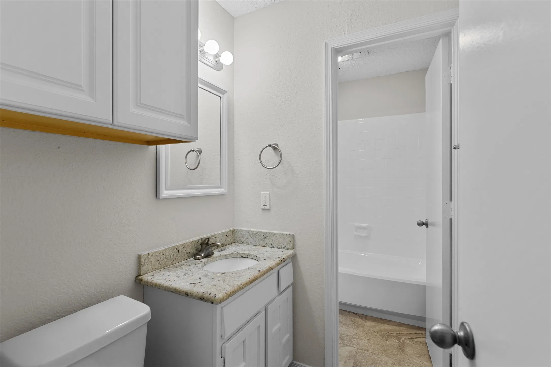 Single Family Residence For Sale in Tarrant County , 5001 Darrow Lane, Arlington, Texas 76017, 3 Bedroom, 2 Bathroom, Garage spaces, 1,308 Sqft, built in 1982, mls#21350106, Real Estate Agent in Arlington, Homes For Sale in Tarrant county, Homes For Sale in Arlington, Realtor in Arlington Texas, Real Estate Brokerage Independent Realty Texas, Luminita Cordes Realtor