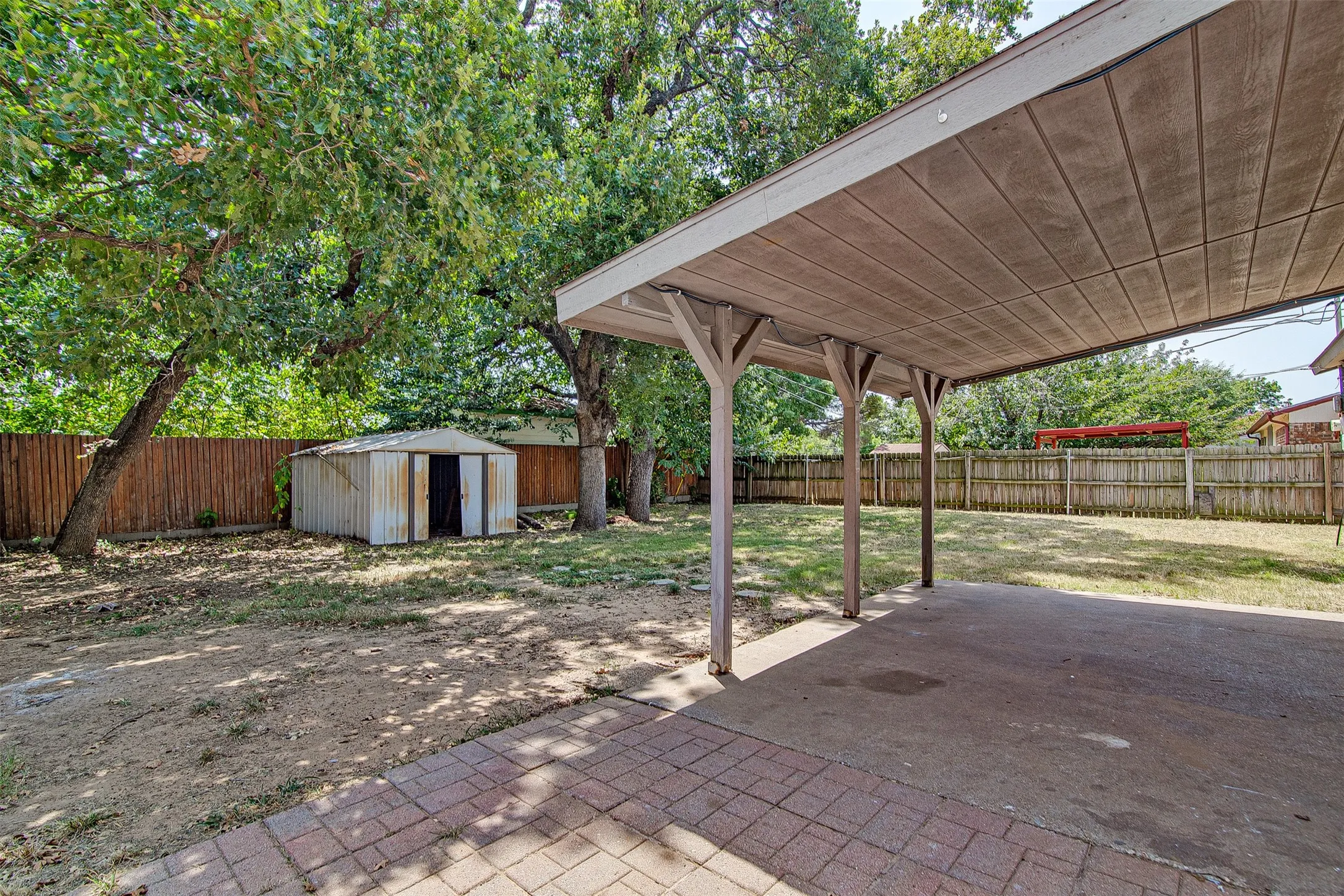 Single Family Residence For Sale in Tarrant County , 5001 Darrow Lane, Arlington, Texas 76017, 3 Bedroom, 2 Bathroom, Garage spaces, 1,308 Sqft, built in 1982, mls#21350106, Real Estate Agent in Arlington, Homes For Sale in Tarrant county, Homes For Sale in Arlington, Realtor in Arlington Texas, Real Estate Brokerage Independent Realty Texas, Luminita Cordes Realtor