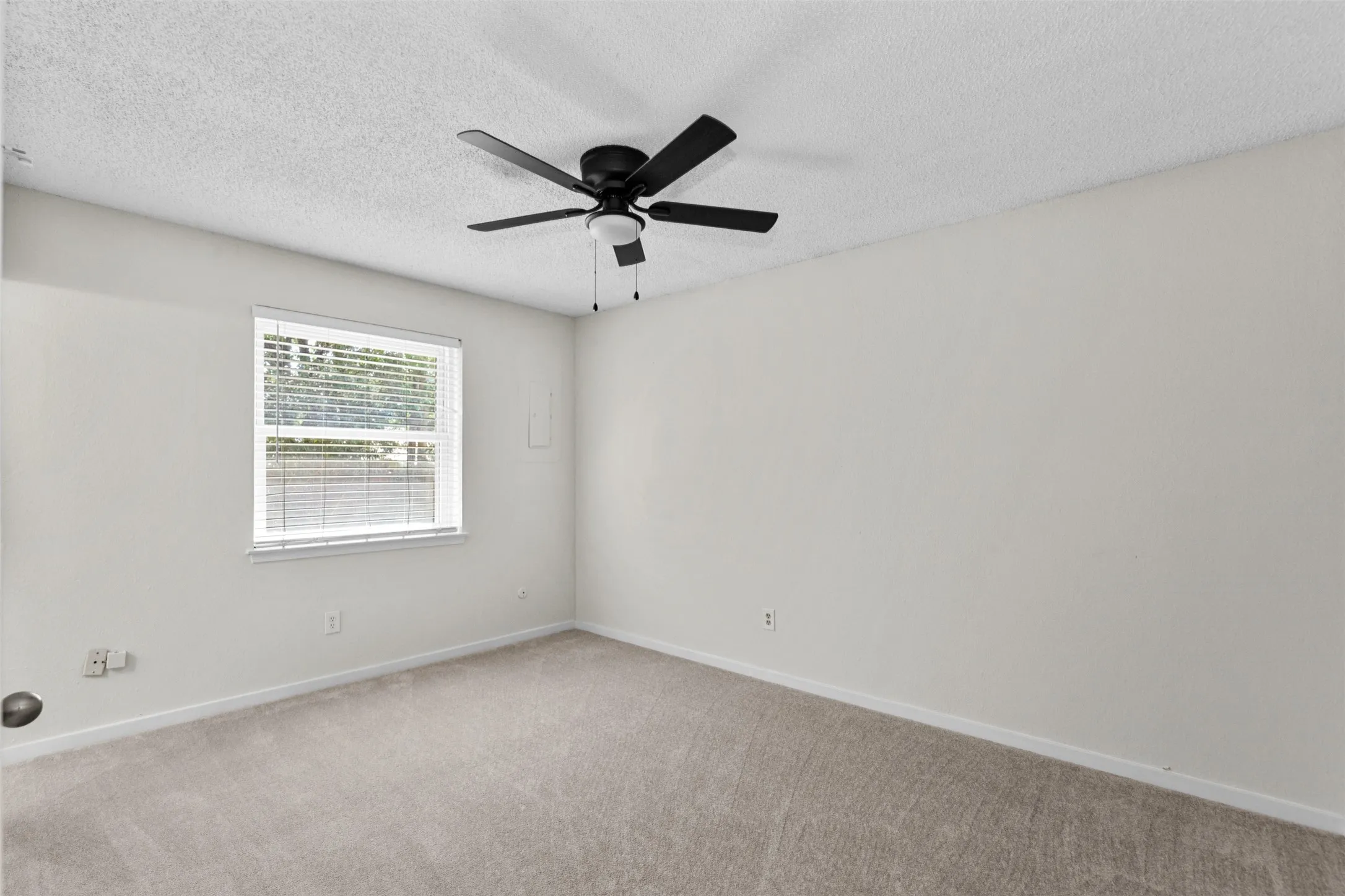 Single Family Residence For Sale in Tarrant County , 5001 Darrow Lane, Arlington, Texas 76017, 3 Bedroom, 2 Bathroom, Garage spaces, 1,308 Sqft, built in 1982, mls#21350106, Real Estate Agent in Arlington, Homes For Sale in Tarrant county, Homes For Sale in Arlington, Realtor in Arlington Texas, Real Estate Brokerage Independent Realty Texas, Luminita Cordes Realtor