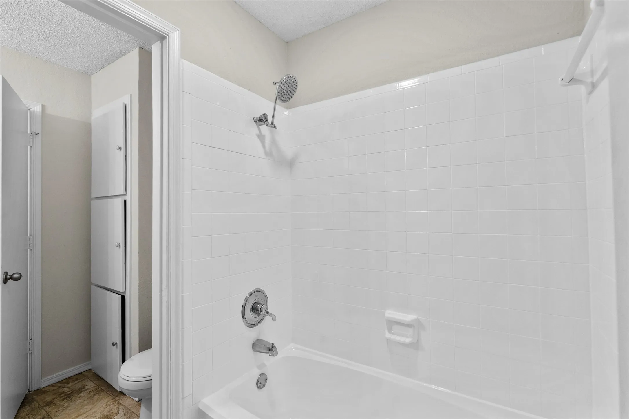 Single Family Residence For Sale in Tarrant County , 5001 Darrow Lane, Arlington, Texas 76017, 3 Bedroom, 2 Bathroom, Garage spaces, 1,308 Sqft, built in 1982, mls#21350106, Real Estate Agent in Arlington, Homes For Sale in Tarrant county, Homes For Sale in Arlington, Realtor in Arlington Texas, Real Estate Brokerage Independent Realty Texas, Luminita Cordes Realtor