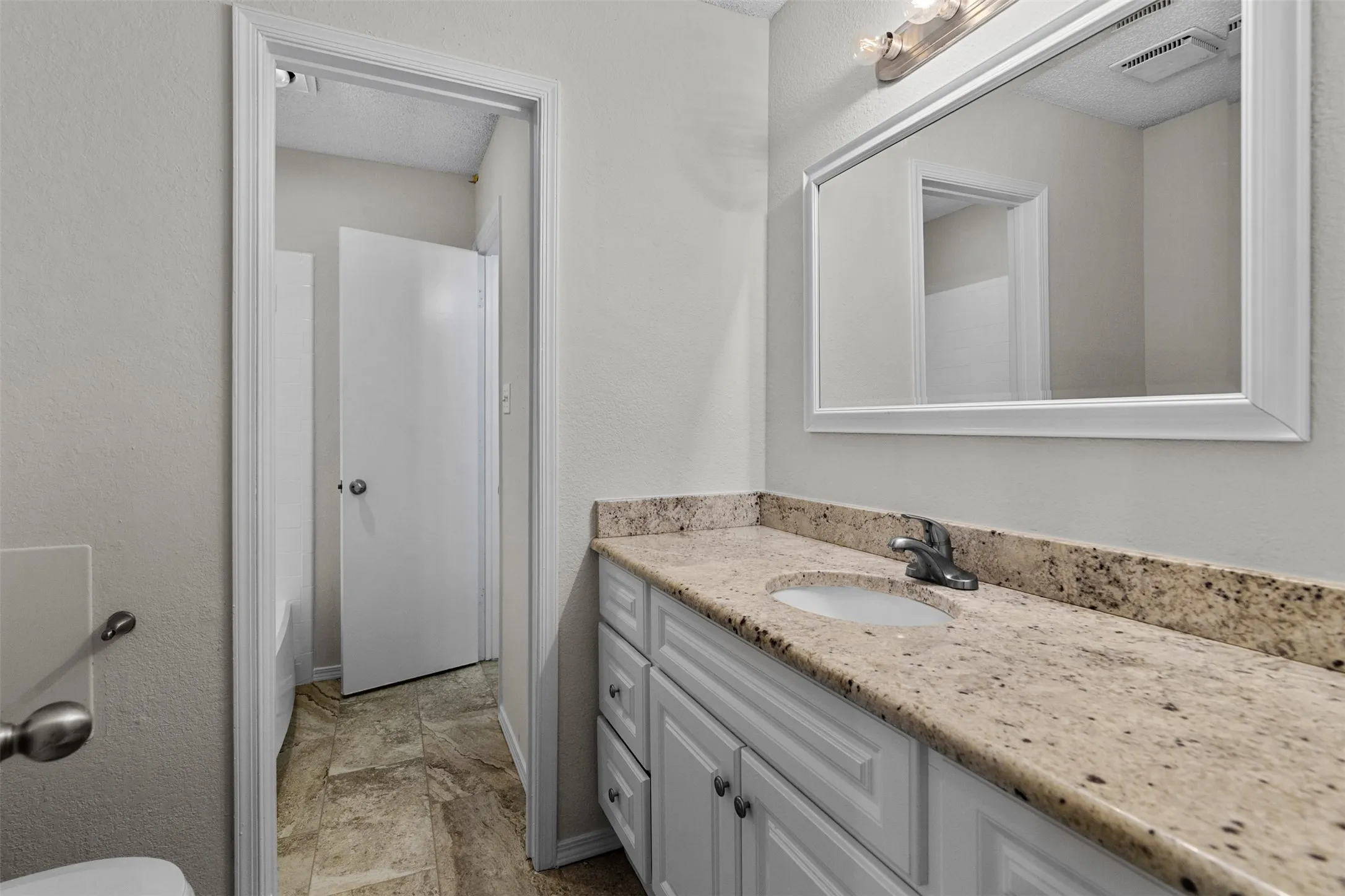 Single Family Residence For Sale in Tarrant County , 5001 Darrow Lane, Arlington, Texas 76017, 3 Bedroom, 2 Bathroom, Garage spaces, 1,308 Sqft, built in 1982, mls#21350106, Real Estate Agent in Arlington, Homes For Sale in Tarrant county, Homes For Sale in Arlington, Realtor in Arlington Texas, Real Estate Brokerage Independent Realty Texas, Luminita Cordes Realtor