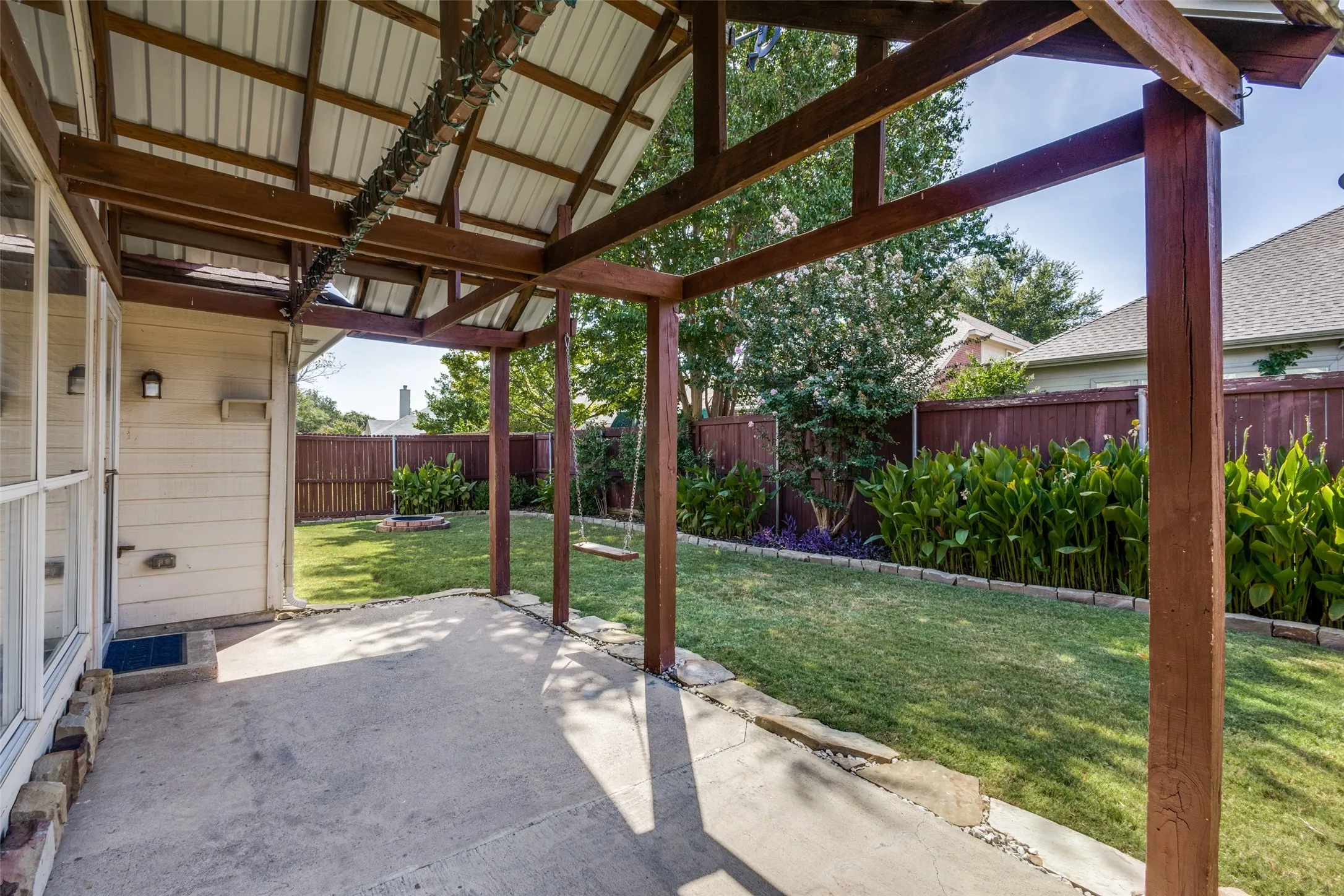 Single Family Residence For Sale in Collin County , 5525 Pebble Court, Mc Kinney, Texas 75072, 4 Bedroom, 2 Bathroom, 2 Garage spaces, 2,102 Sqft, built in 1998, mls#21351816, Real Estate Agent in Mc Kinney, Homes For Sale in Collin county, Homes For Sale in Mc Kinney, Realtor in Mc Kinney Texas, Real Estate Brokerage Independent Realty Texas, Luminita Cordes Realtor