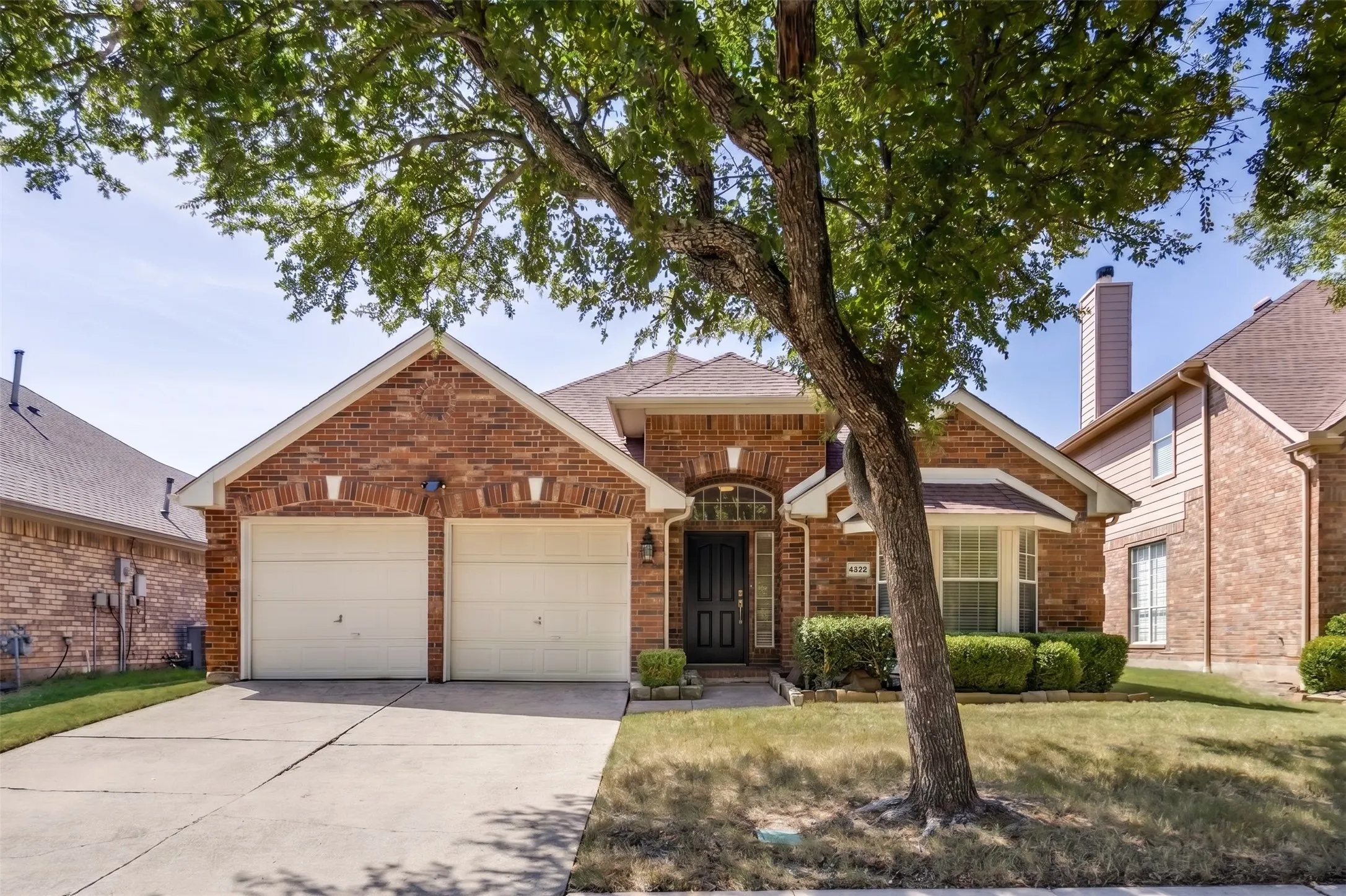 Single Family Residence For Sale in Collin County , 5525 Pebble Court, Mc Kinney, Texas 75072, 4 Bedroom, 2 Bathroom, 2 Garage spaces, 2,102 Sqft, built in 1998, mls#21351816, Real Estate Agent in Mc Kinney, Homes For Sale in Collin county, Homes For Sale in Mc Kinney, Realtor in Mc Kinney Texas, Real Estate Brokerage Independent Realty Texas, Luminita Cordes Realtor
